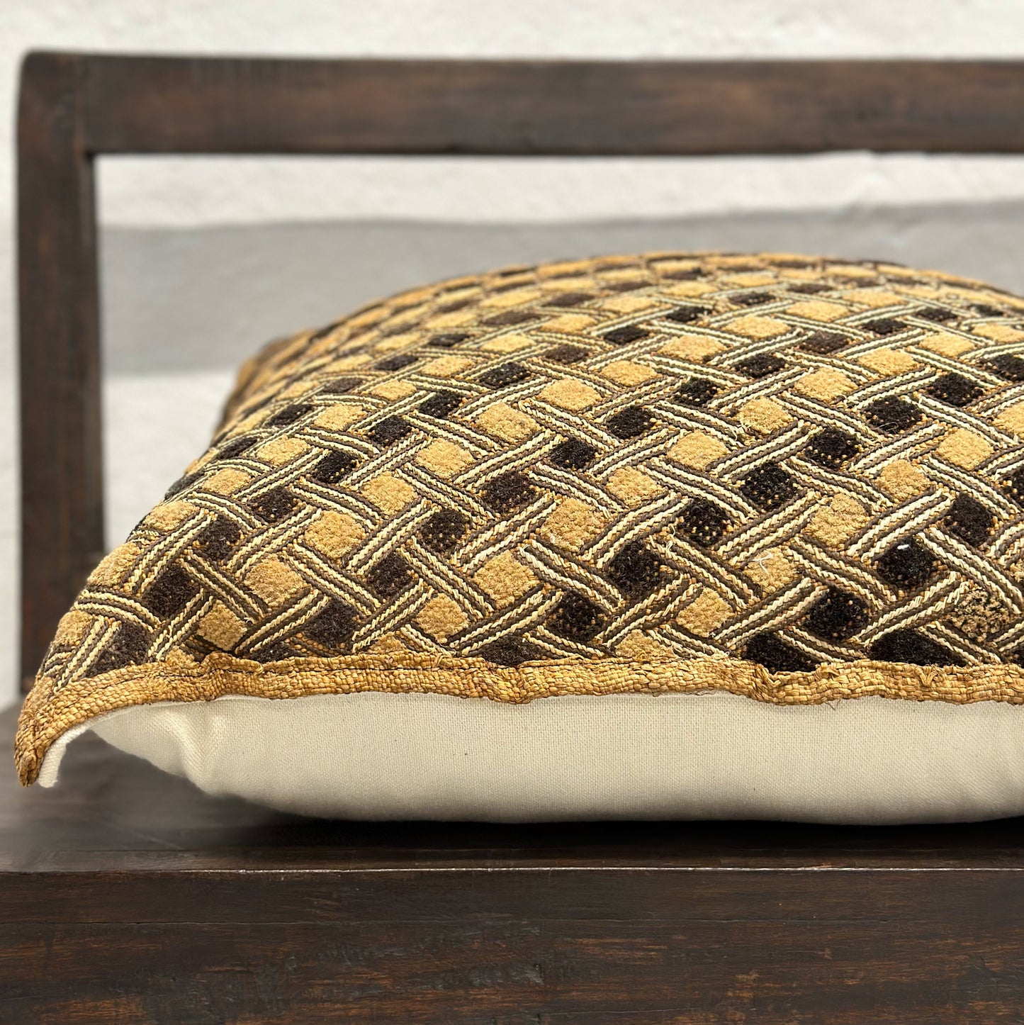 Salu Showa Cushion - Democratic Republic of Congo
