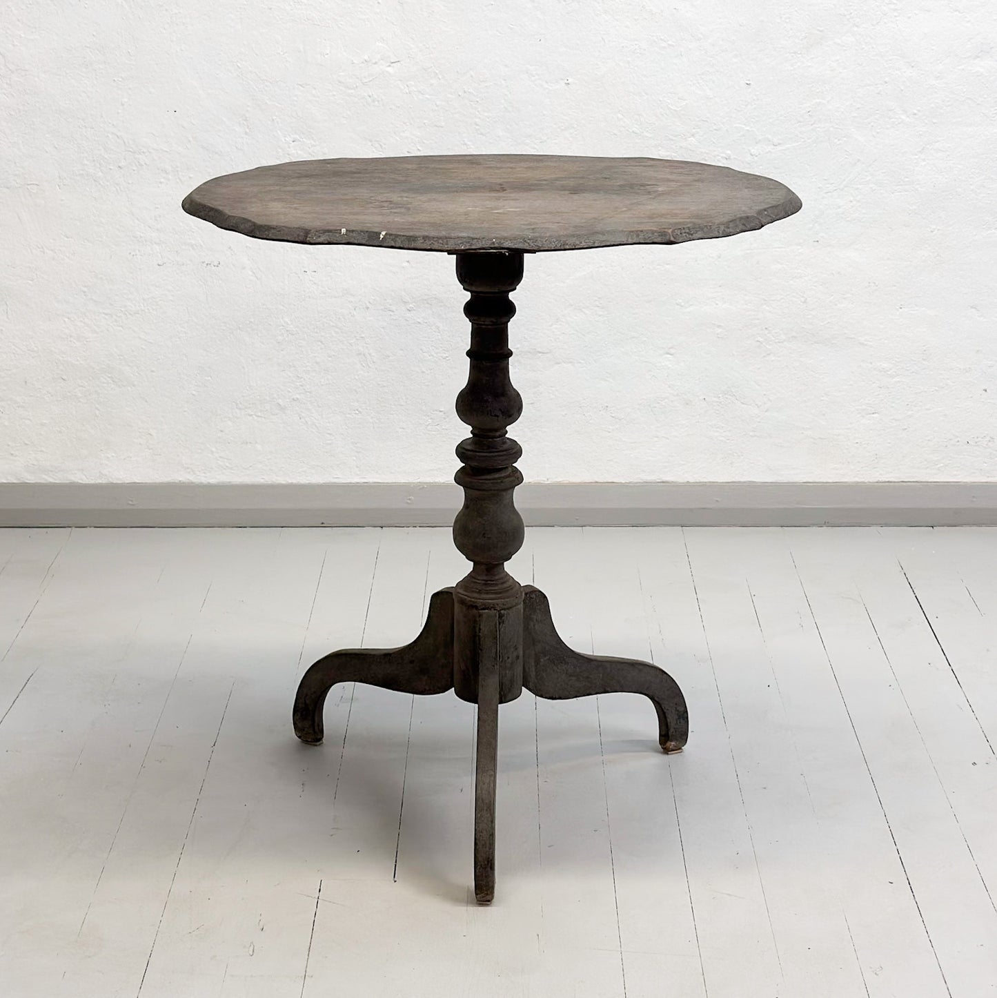Small Rustic Vintage Pedestal Table