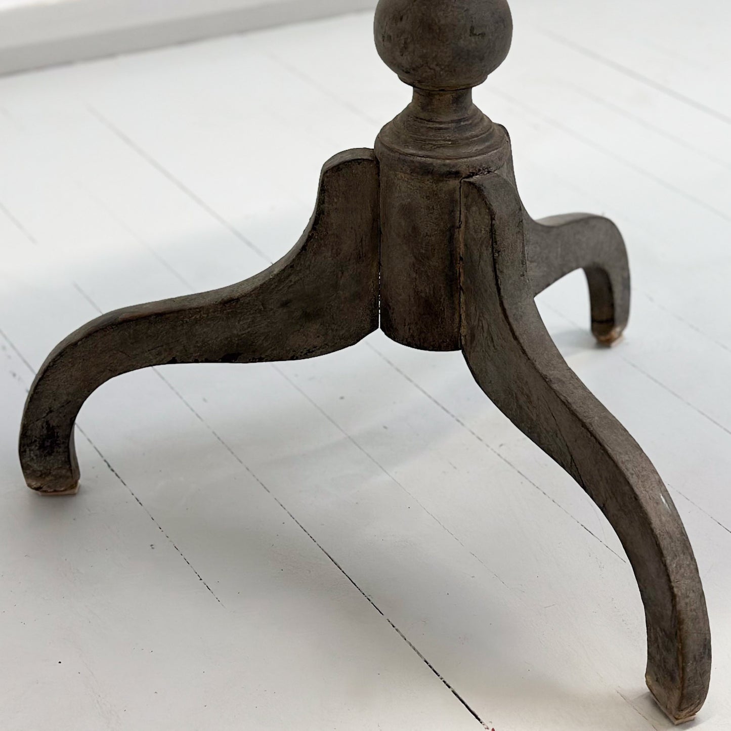 Small Rustic Vintage Pedestal Table