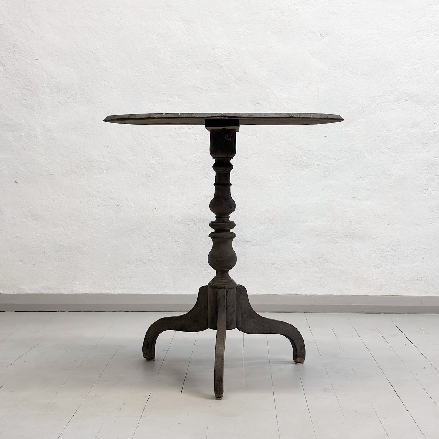 Small Rustic Vintage Pedestal Table