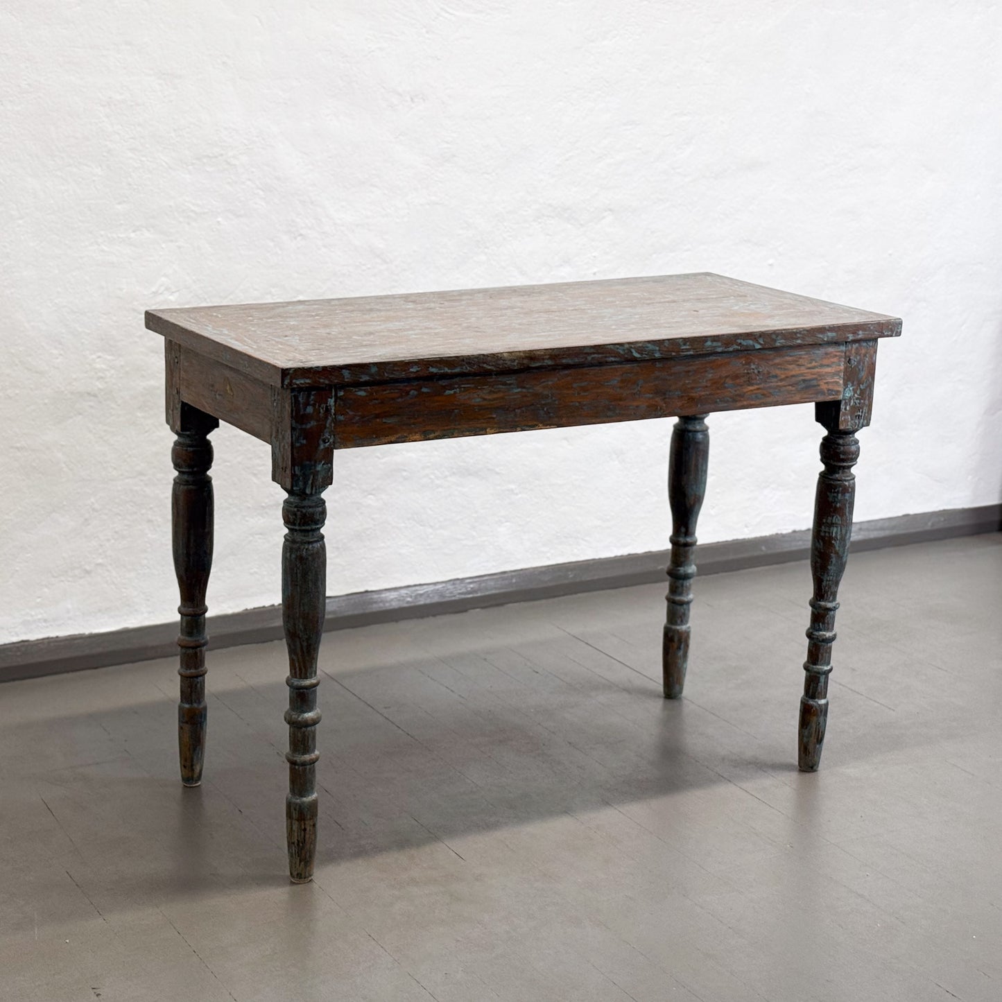 Vintage Painted Turned Leg Table