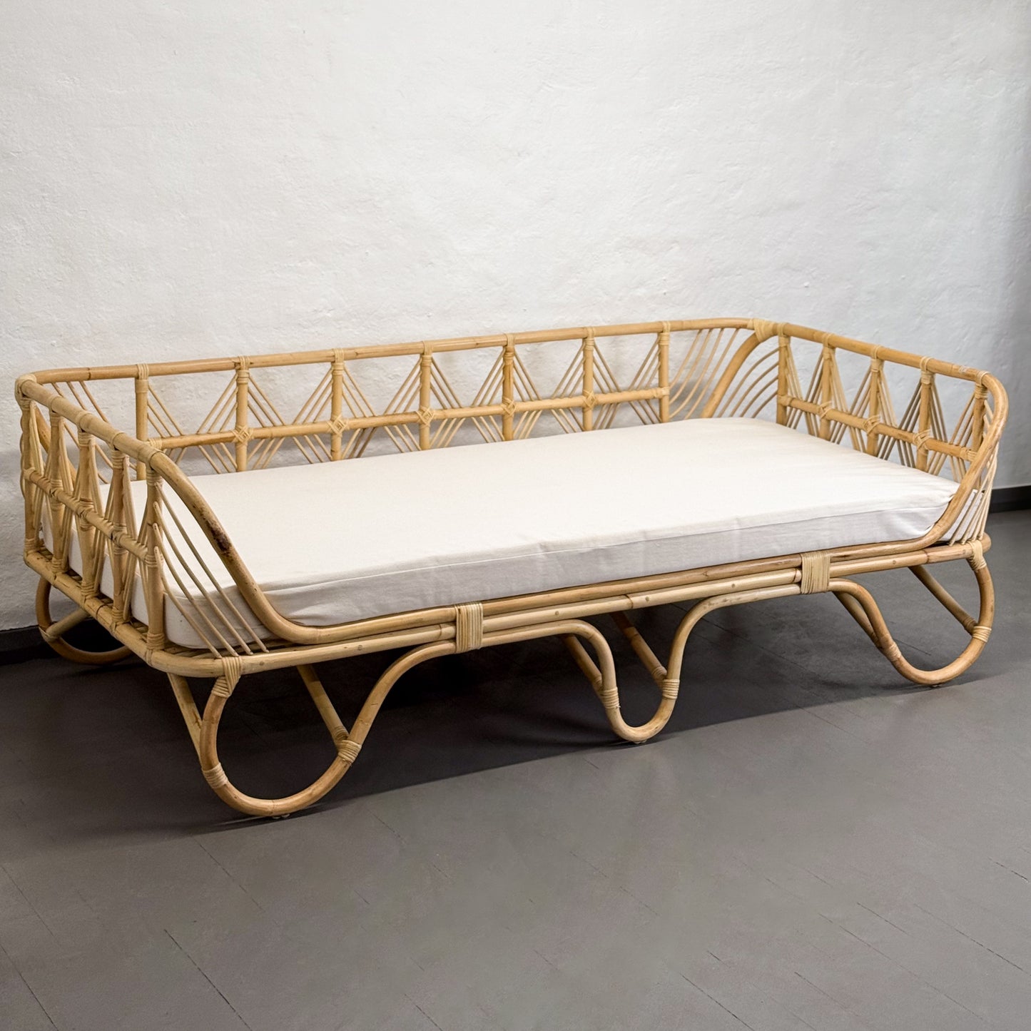 Cane Diamond Daybed