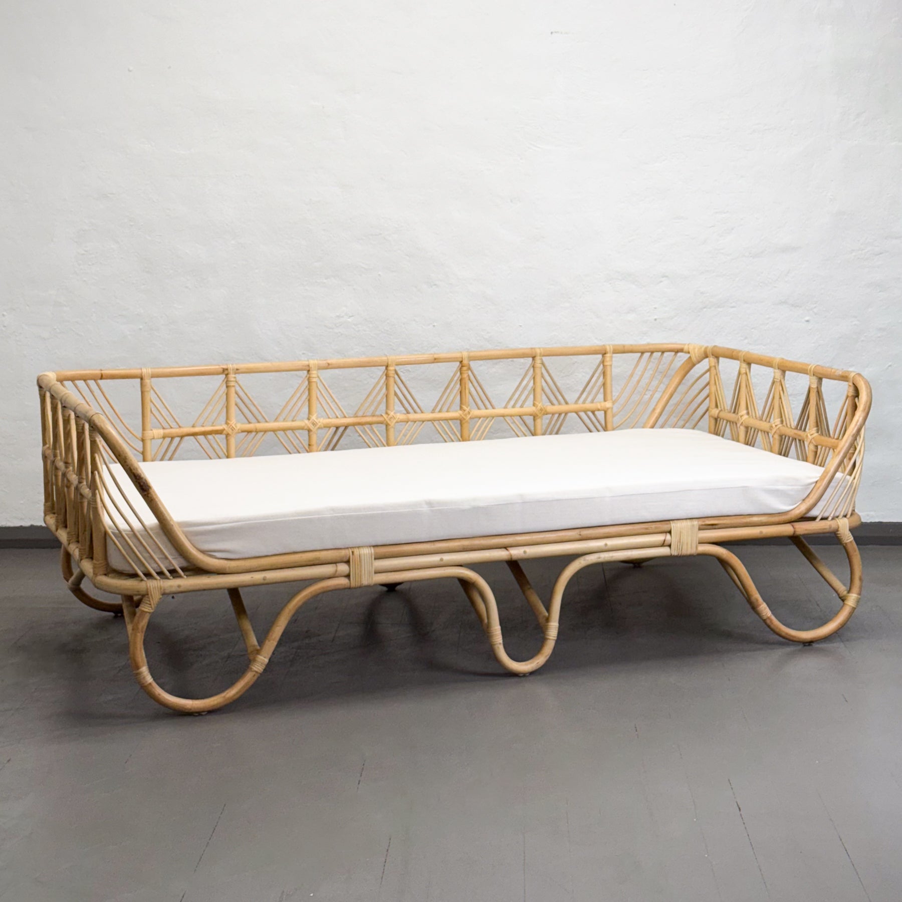 Cane Diamond Daybed