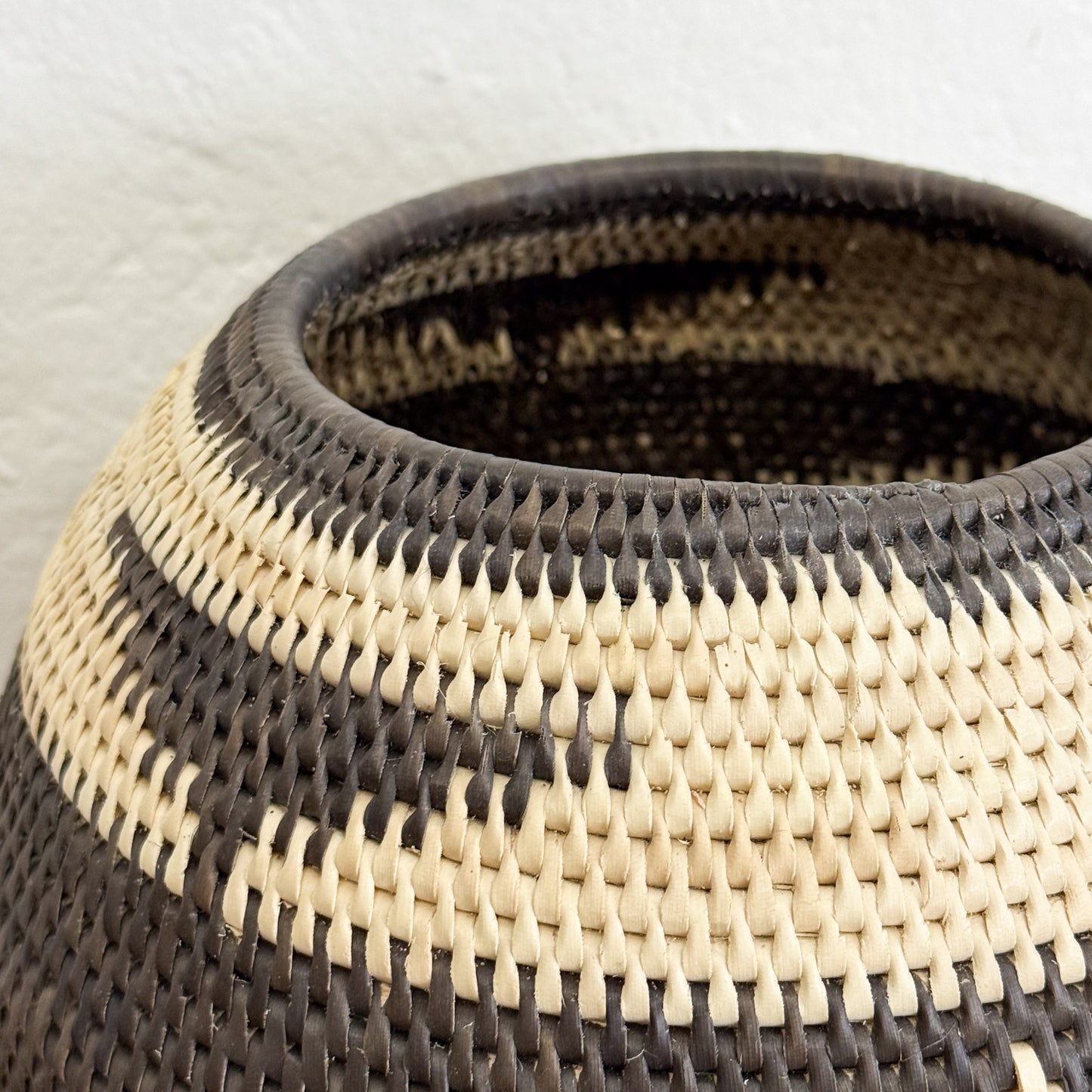 Round Patterned Lombok Basket