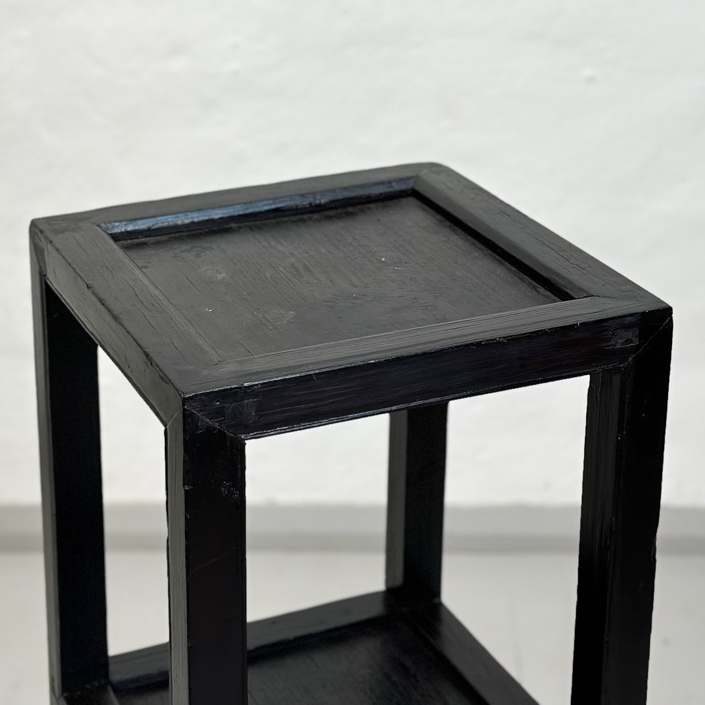 Simple Vase Stand with Shelf