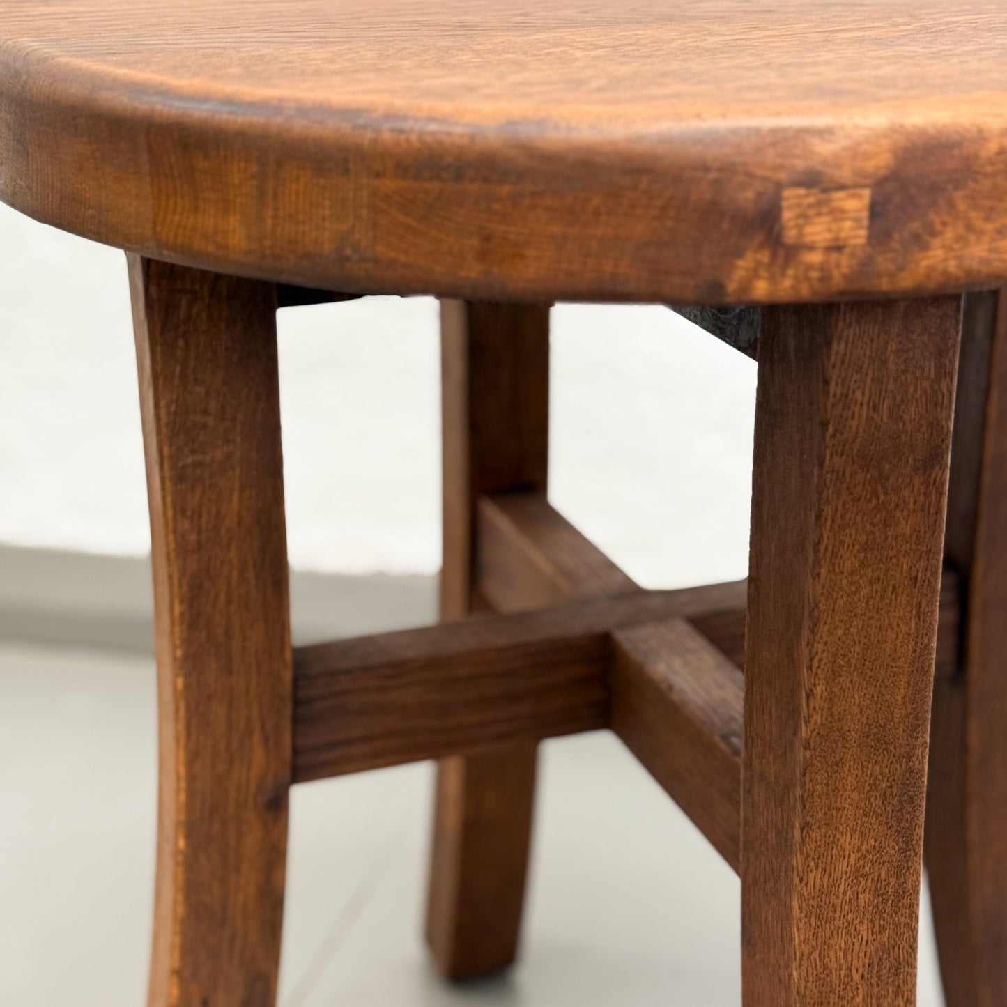 Round Curved Leg Stool