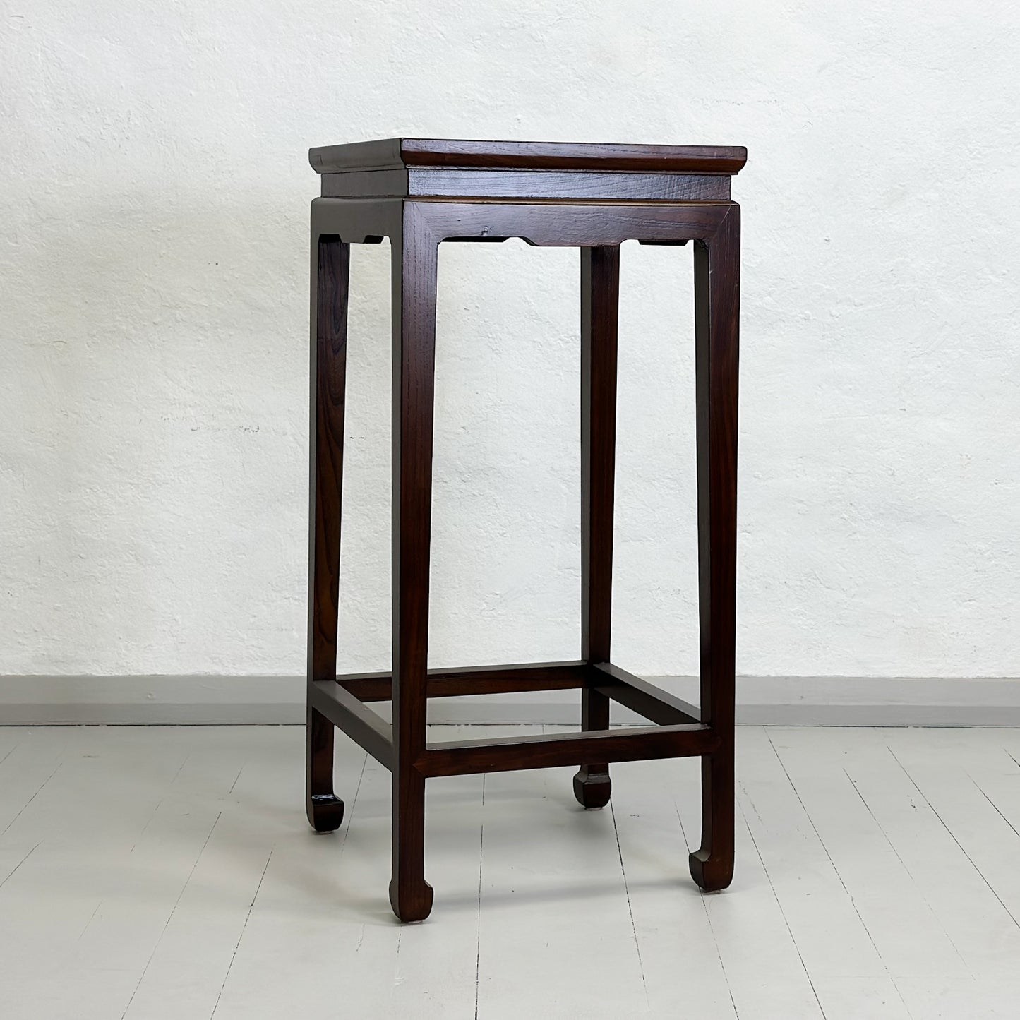 Chinese Vase Table