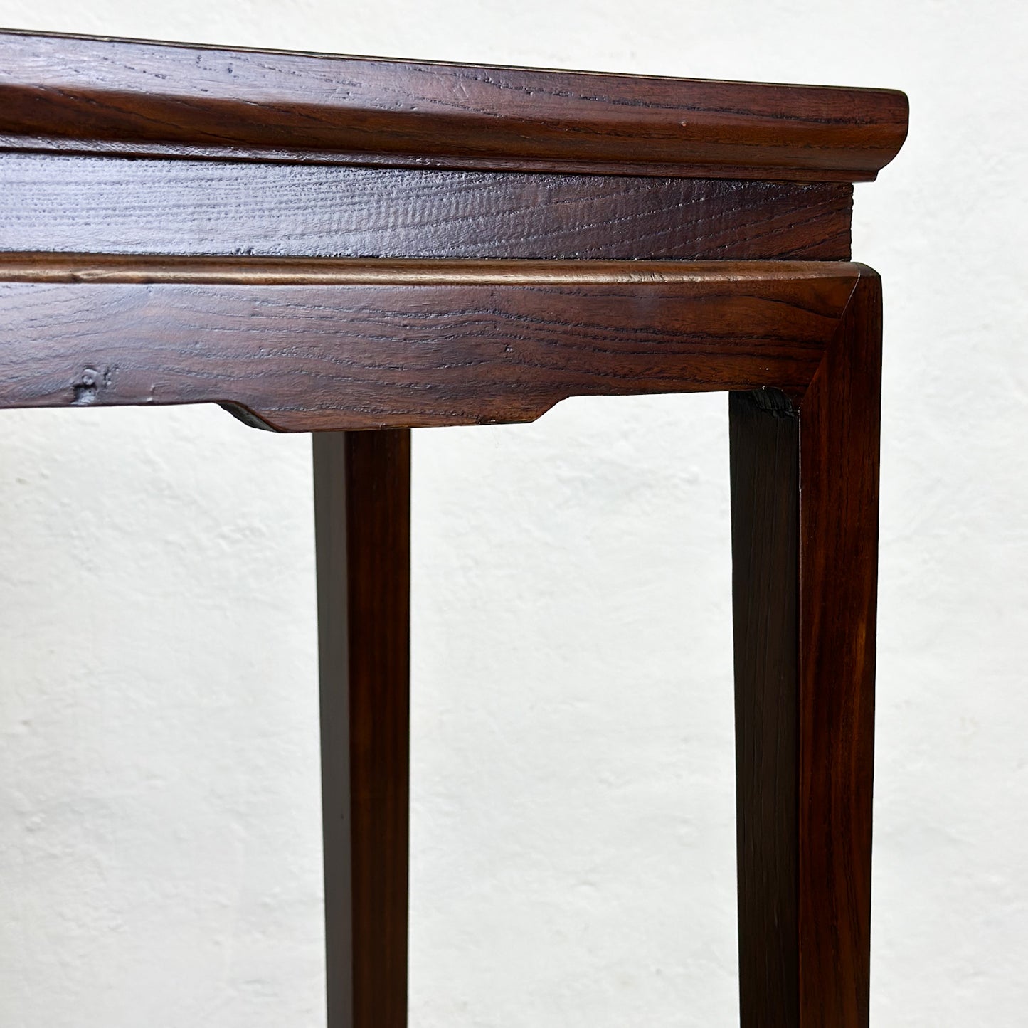 Chinese Vase Table