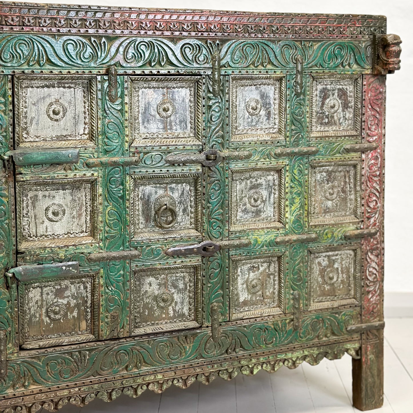 Green Majuce Chest