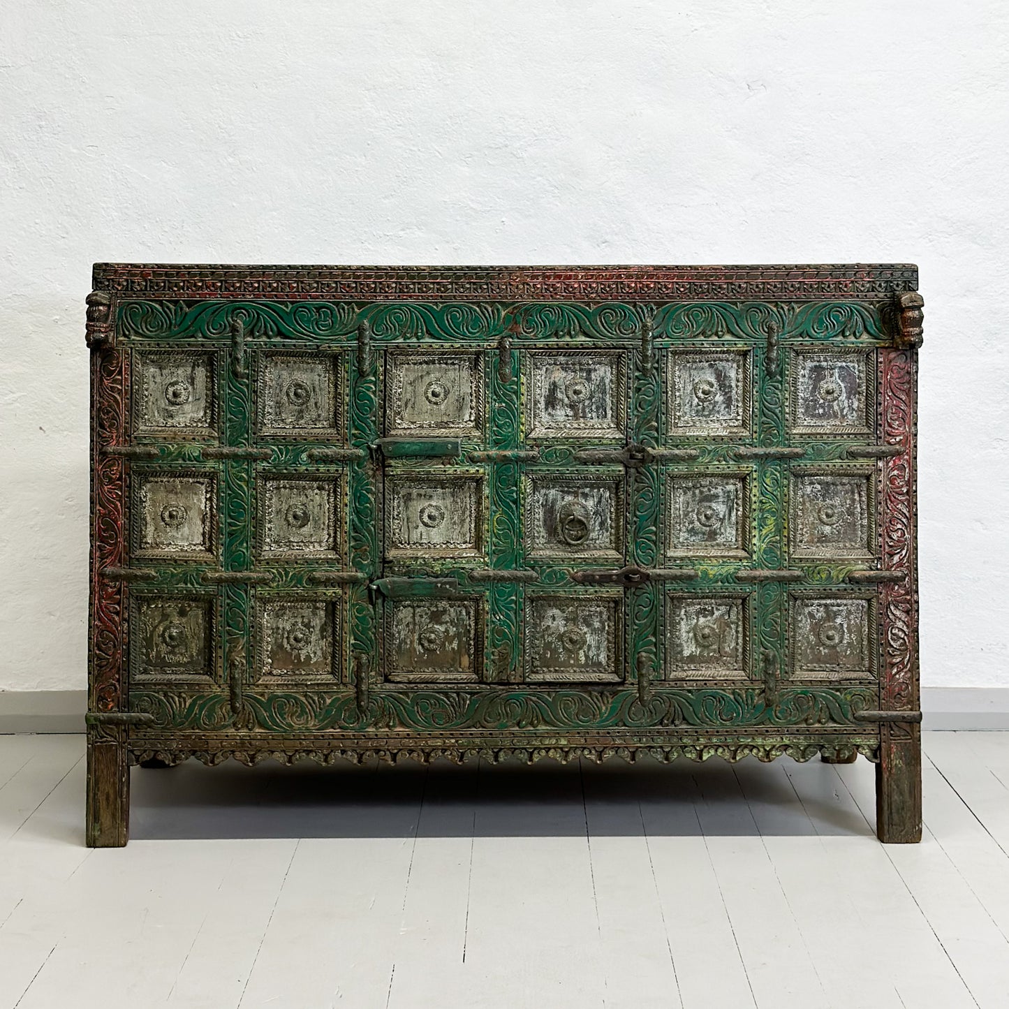 Green Majuce Chest