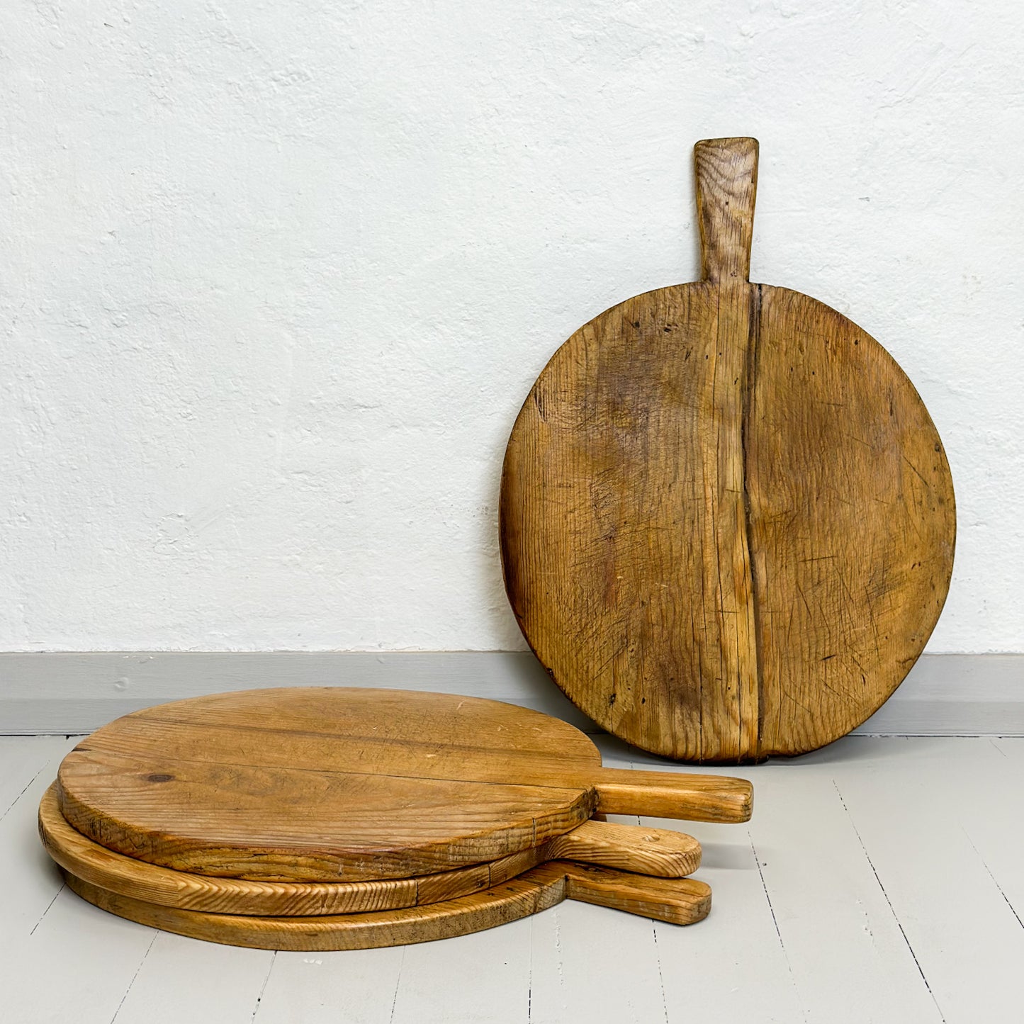 Round Waxed Vintage Chopping Board