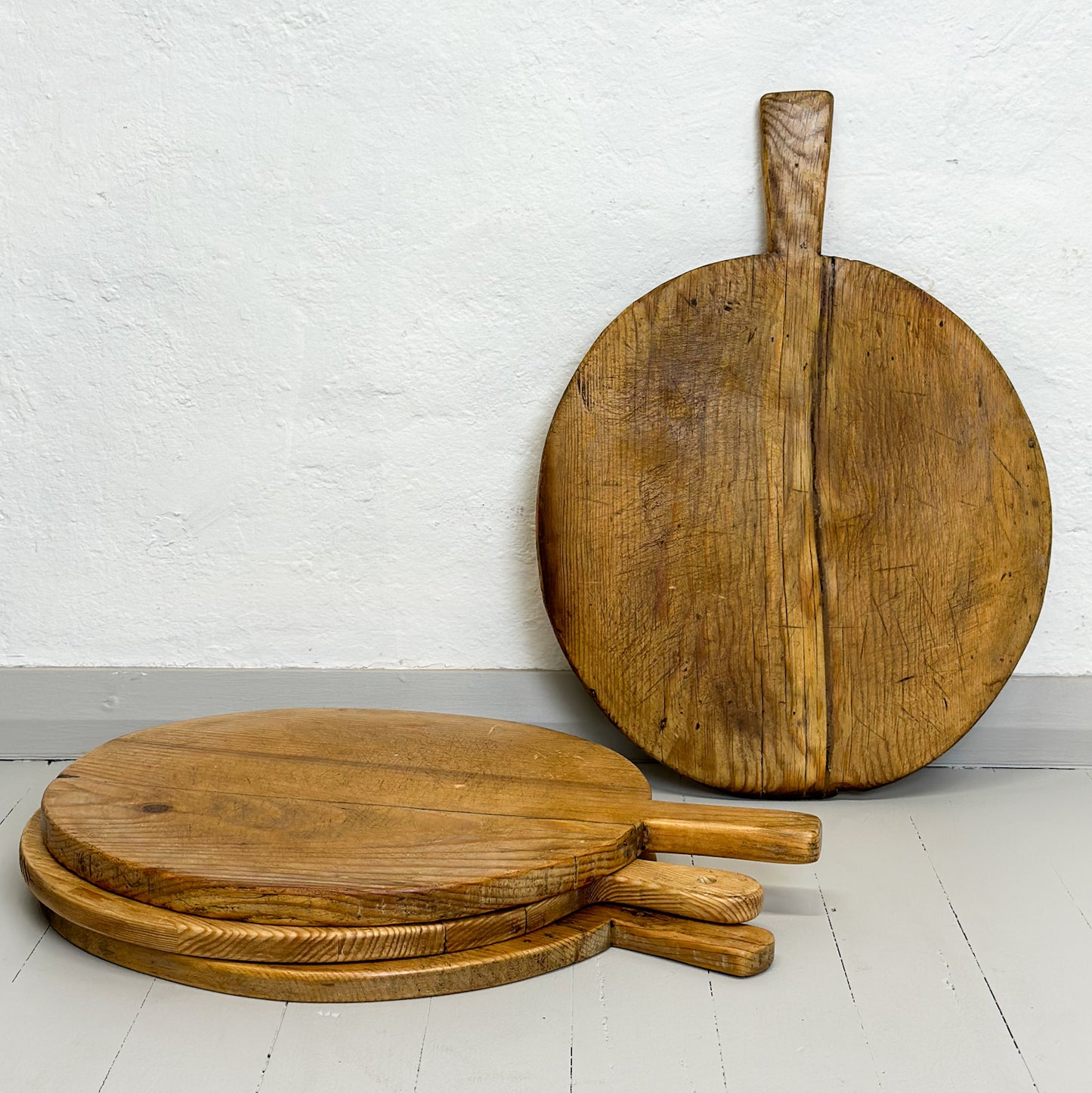 Round Waxed Vintage Chopping Board