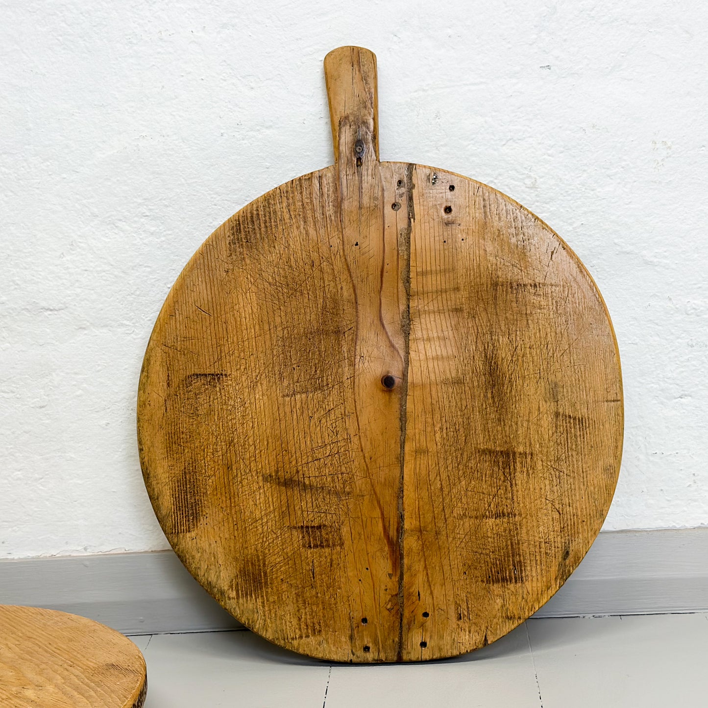 Round Waxed Vintage Chopping Board