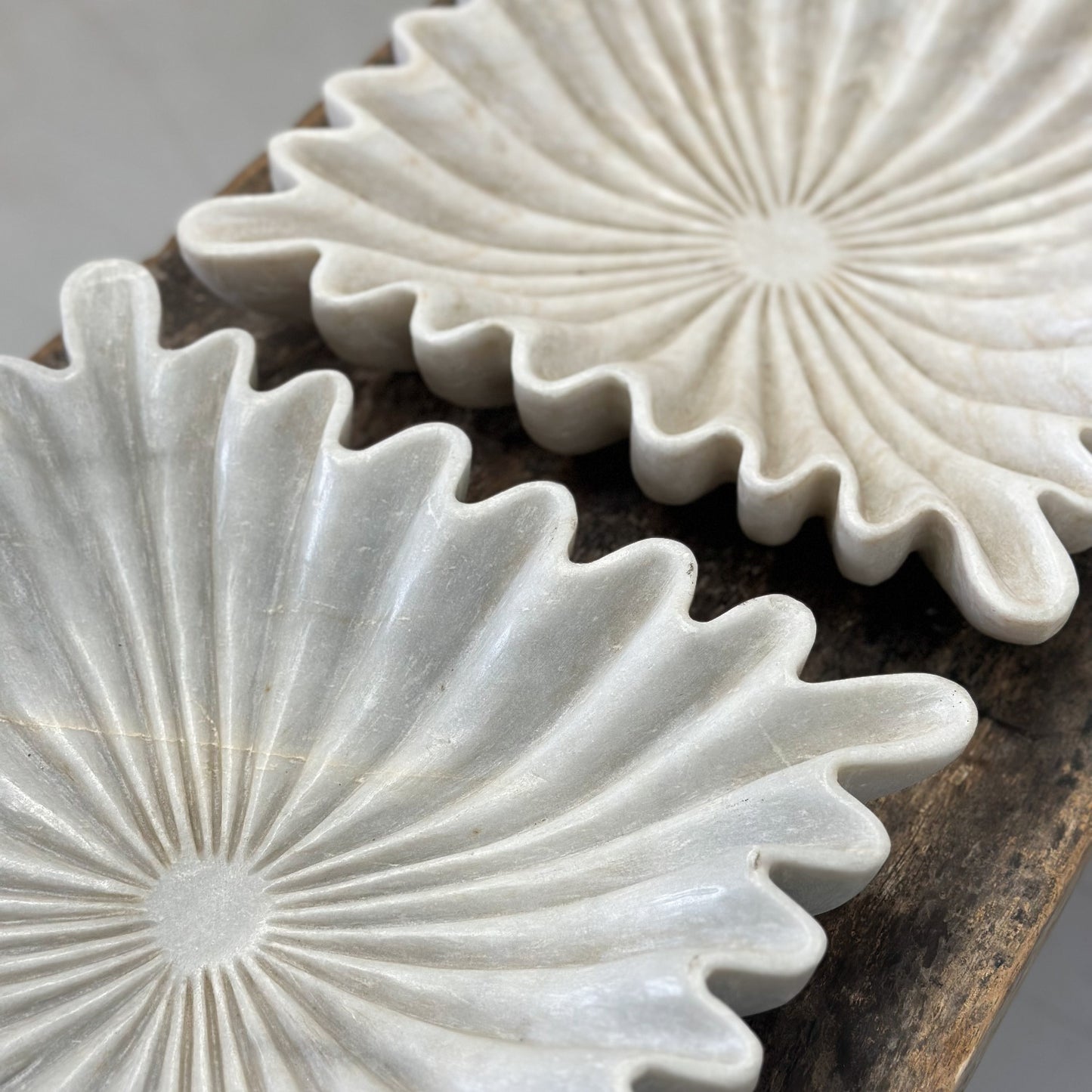 Square Ruffled Edge Marble Plate