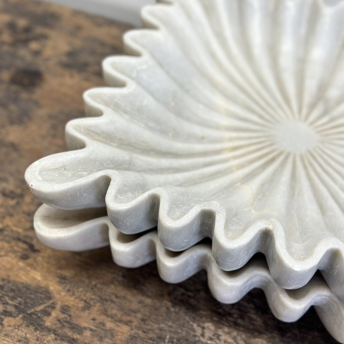 Square Ruffled Edge Marble Plate