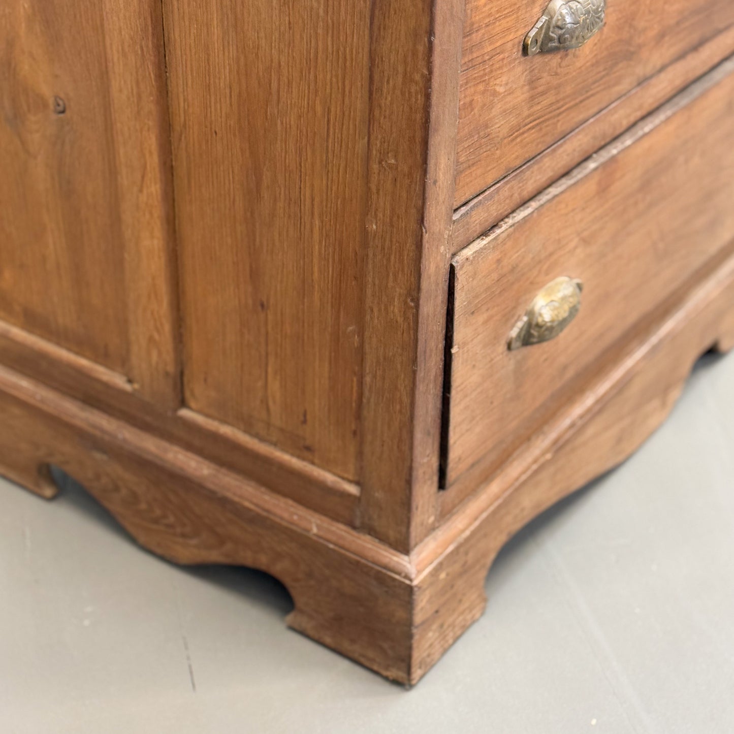 Vintage 5 Drawer Colonial Chest