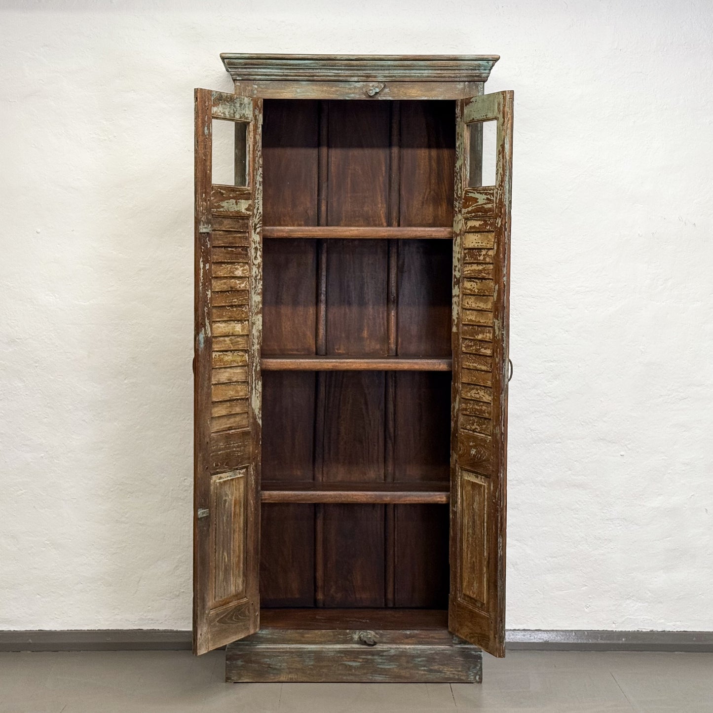 Louvered Door Almirah