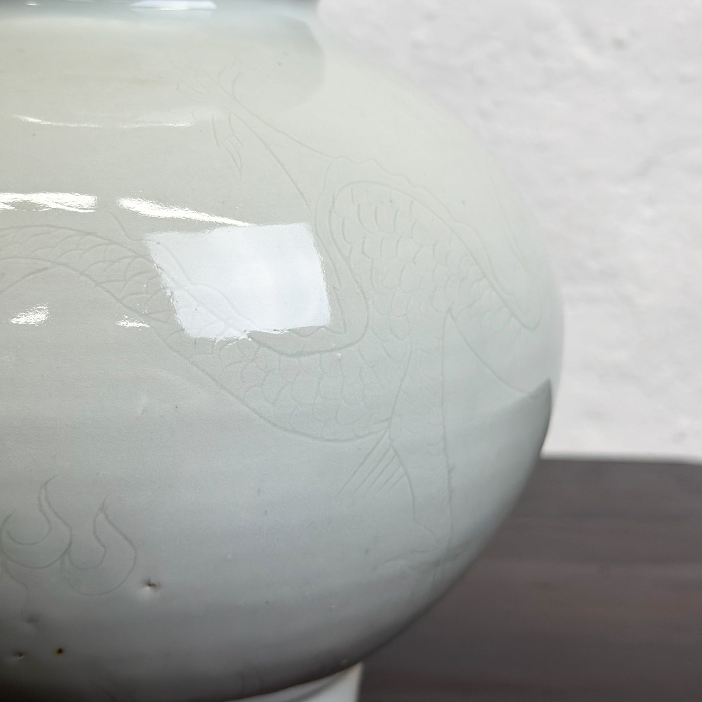 Chinese-Embossed-White-Porcelain-Double-Guord-Vase