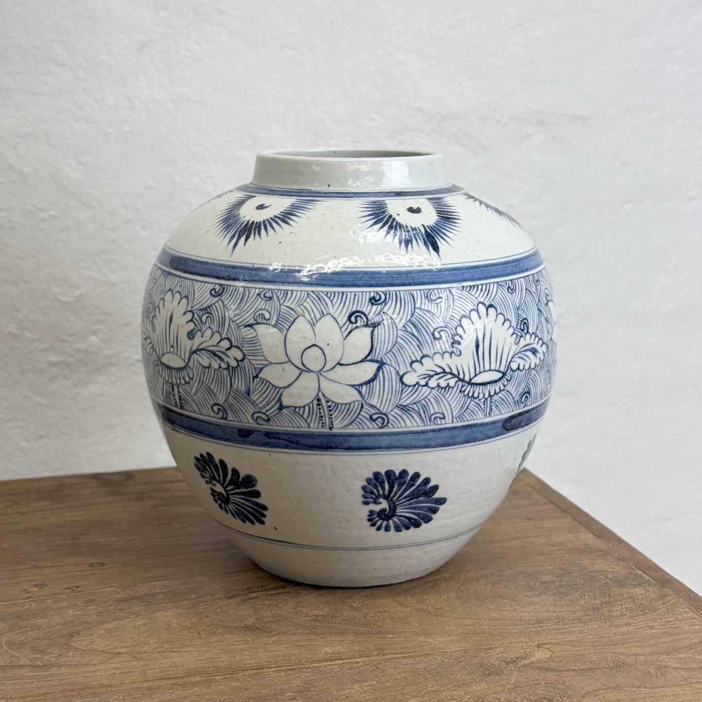 POR9991-China-Chinese-Porcelain-Blue-White-Lotus-hand-Painted-Porcelain-Vase.4
