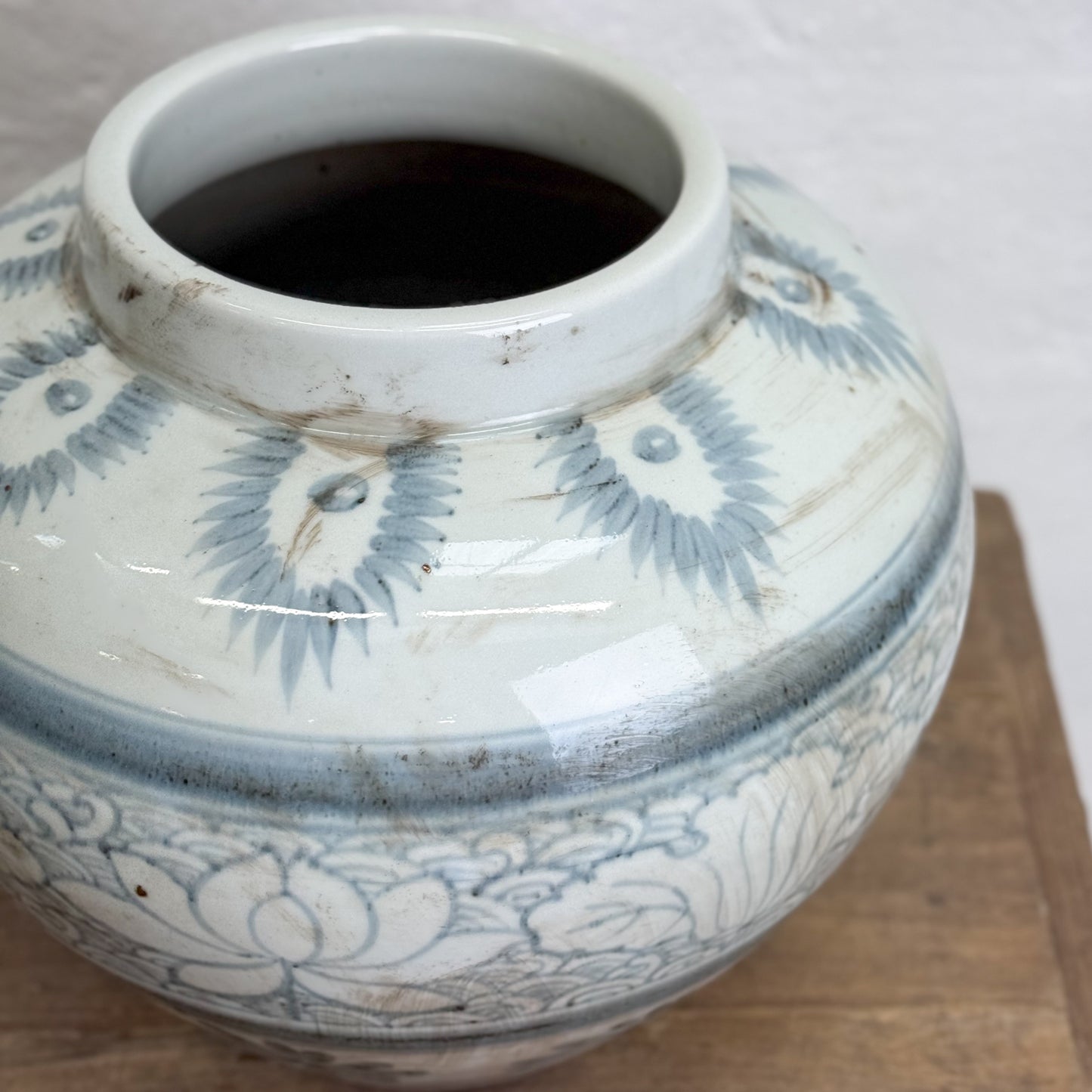 POR9992-China-Chinese-Porcelain-Blue-White-Lotus-hand-Painted-Porcelain-Vase.1