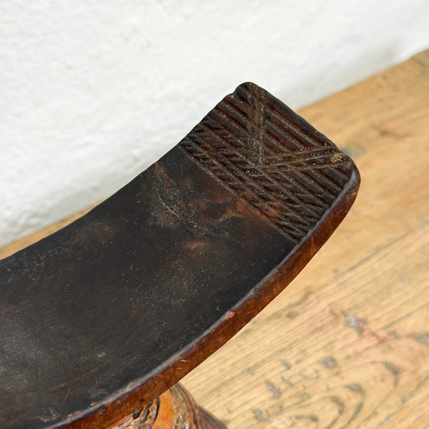 Vintage-Carved-Timber-Pedestal-Ethiopian-Head-Rest