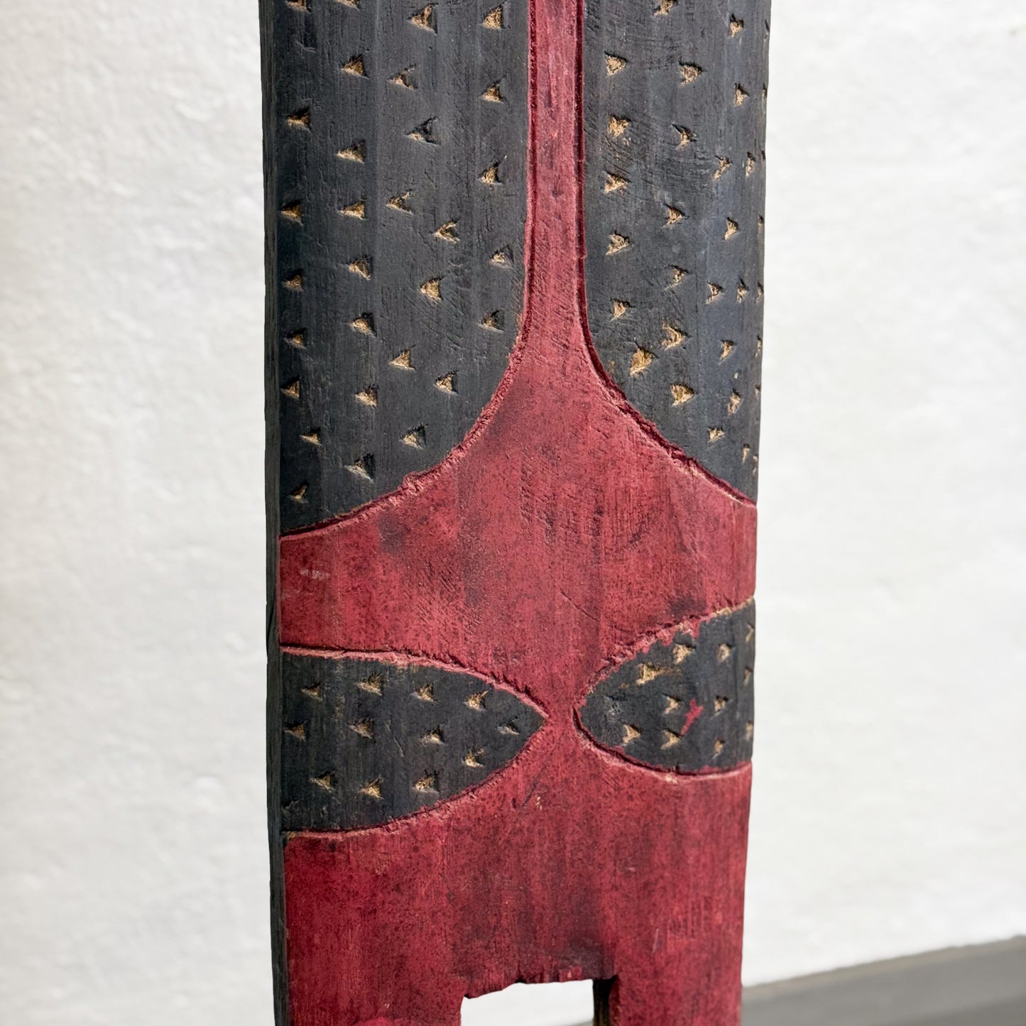 Narrow Dotted Shield - Cameroon