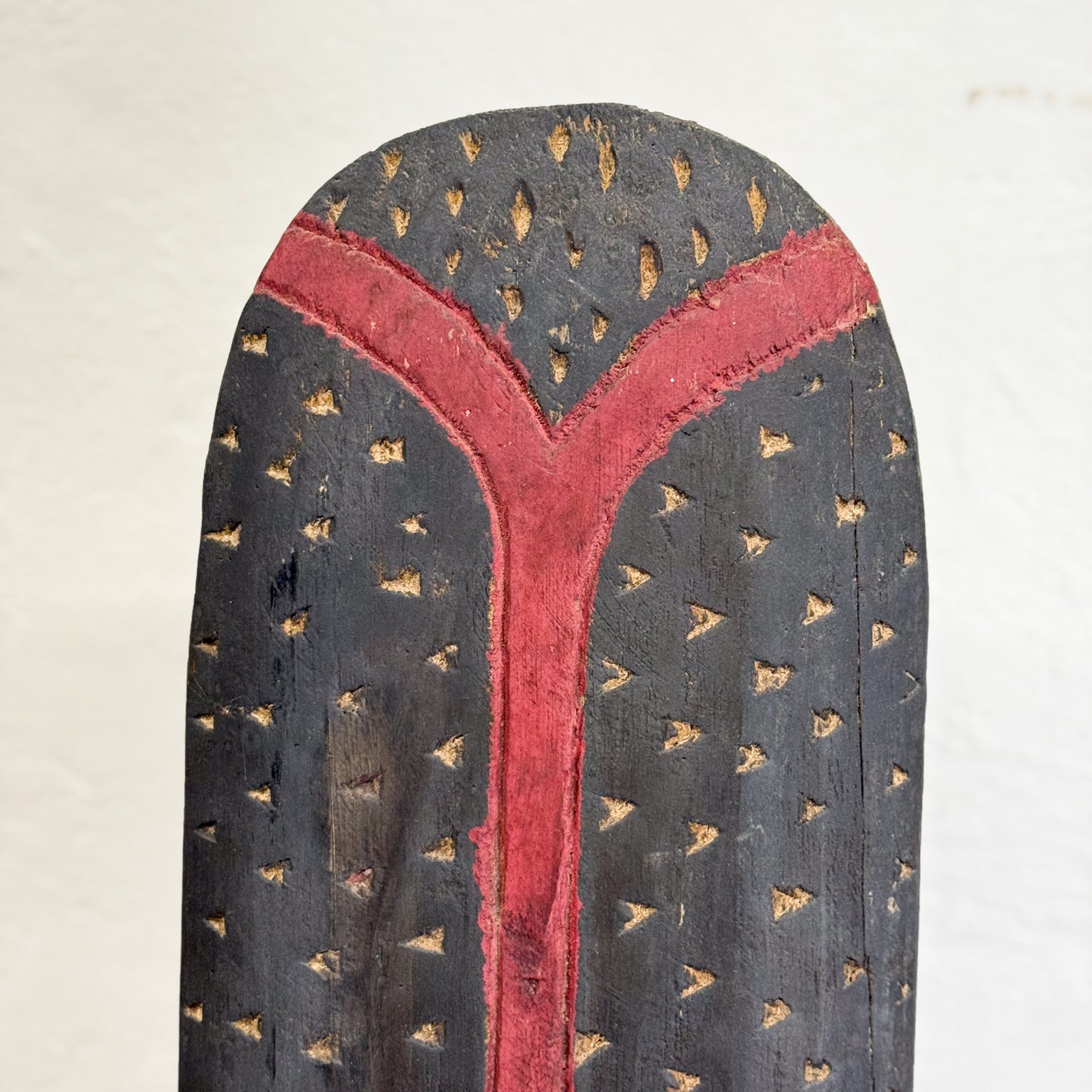 Narrow Dotted Shield - Cameroon