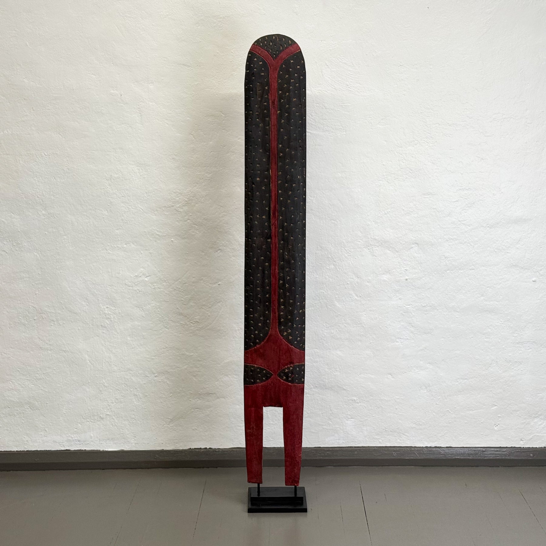 Narrow Dotted Shield - Cameroon