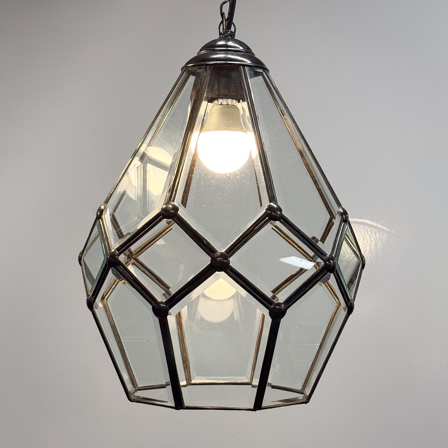 Octagonal Facet Light Medium