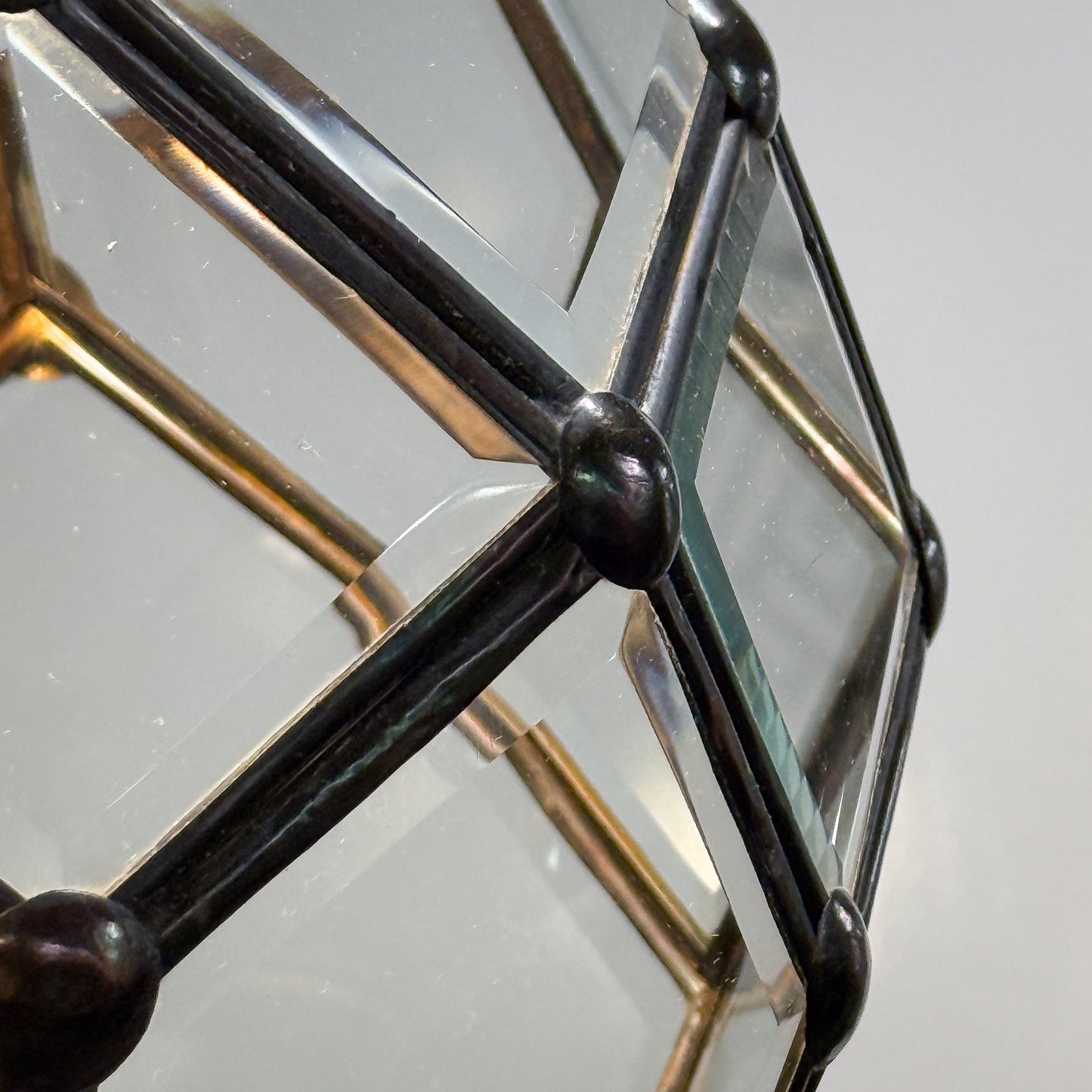 Octagonal Facet Light Medium