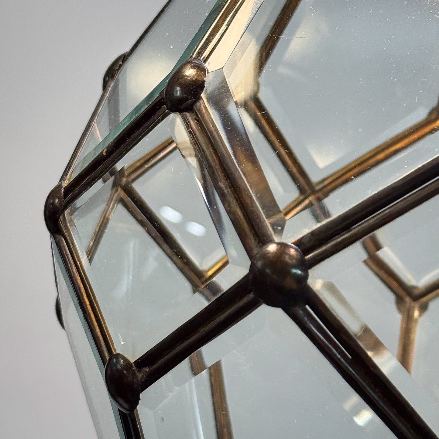Octagonal Facet Light Medium