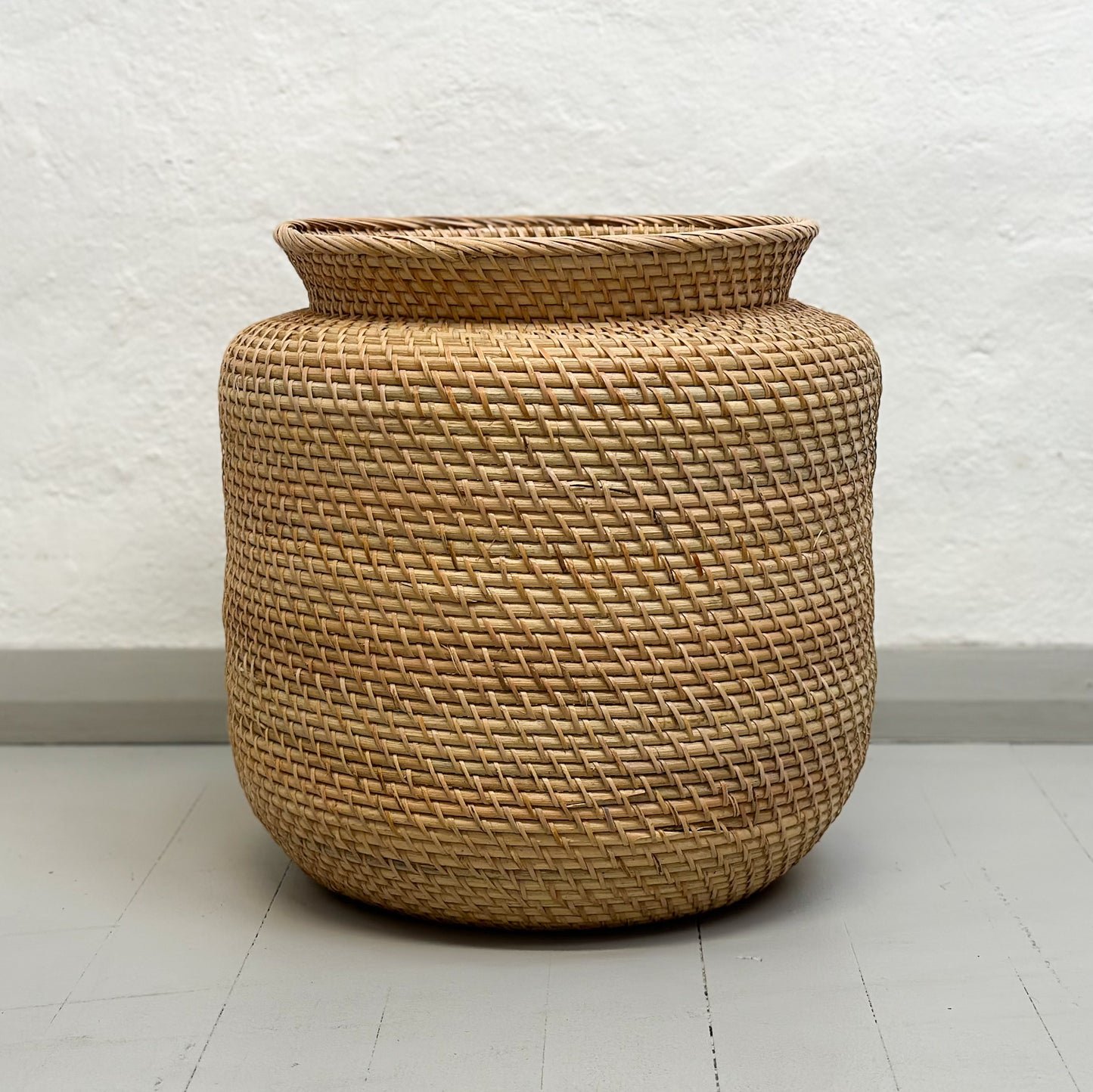 Round Lipped Rattan Planter