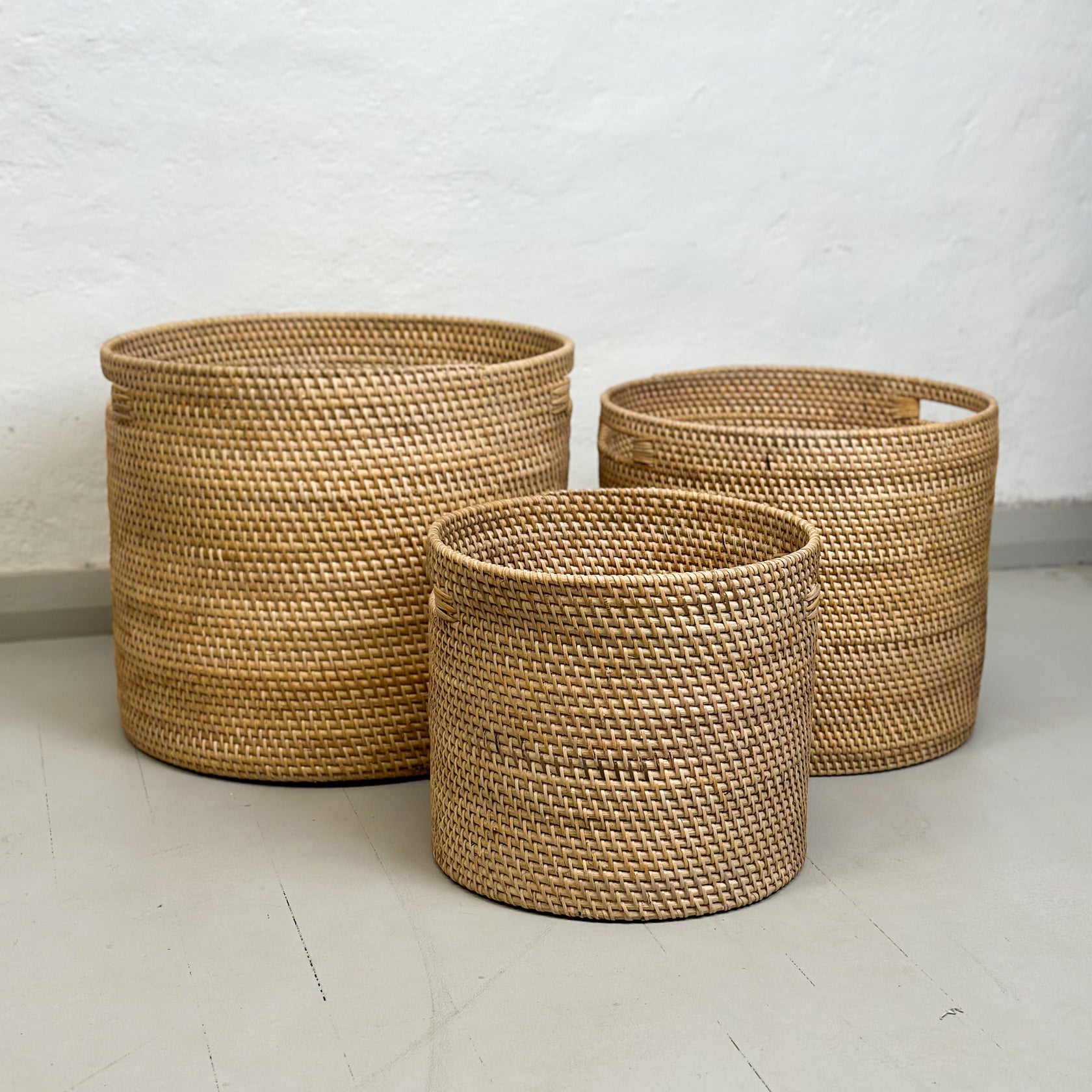 Round Rattan Basket with Inset Handles – Orient House