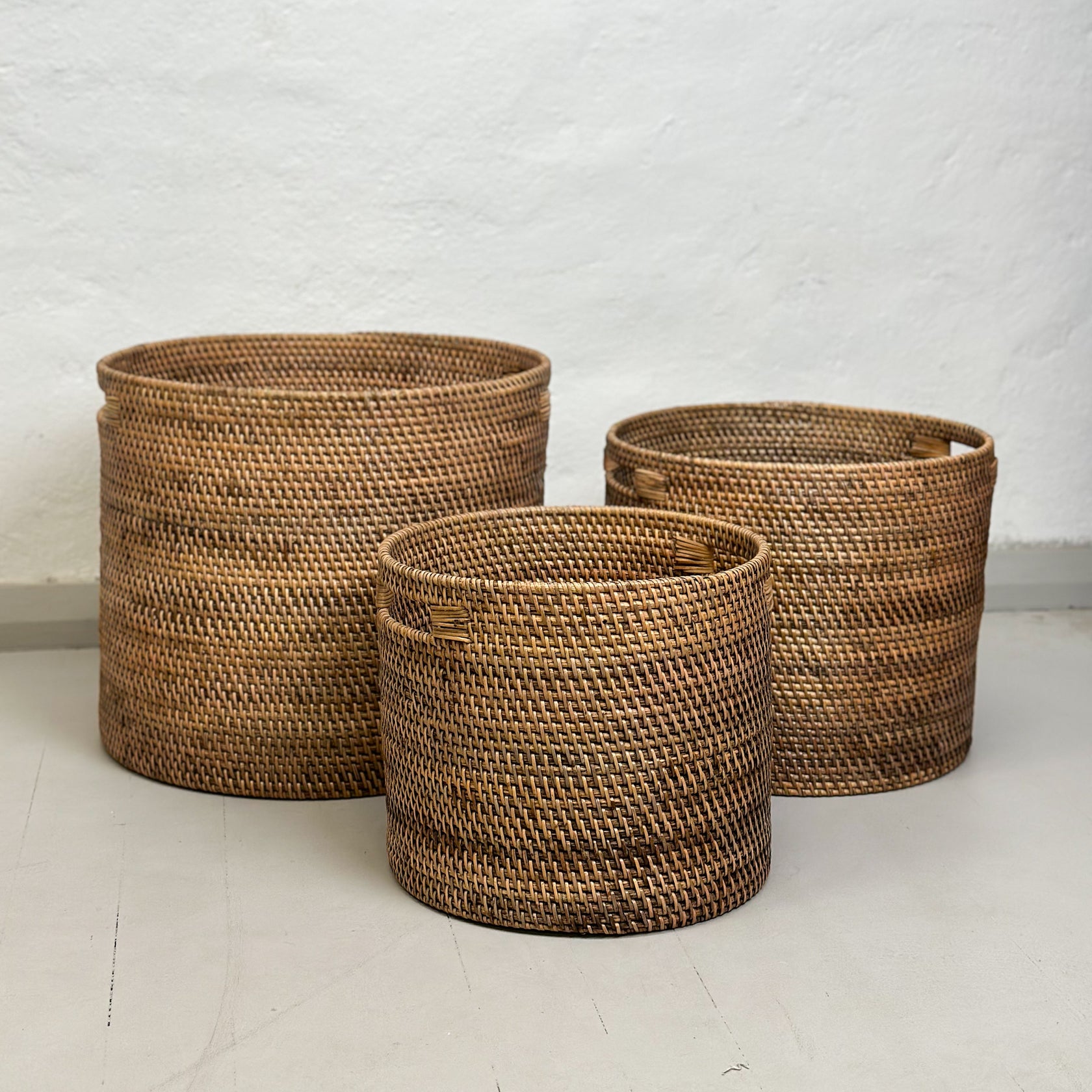Round Rattan Basket with Inset Handles – Orient House