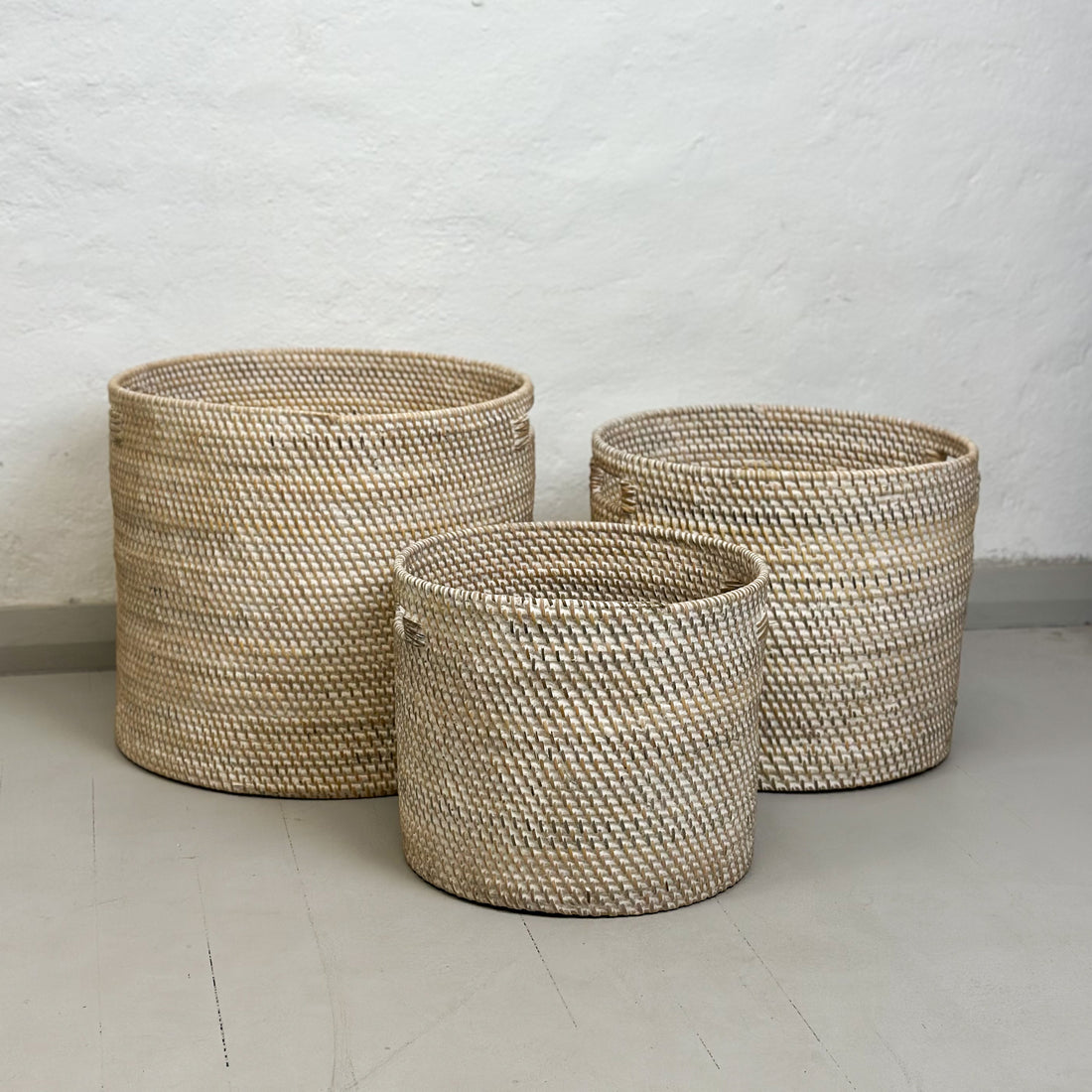 Round Rattan Basket with Inset Handles – Orient House