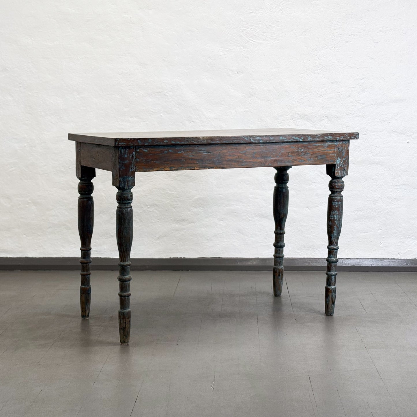 Vintage Painted Turned Leg Table