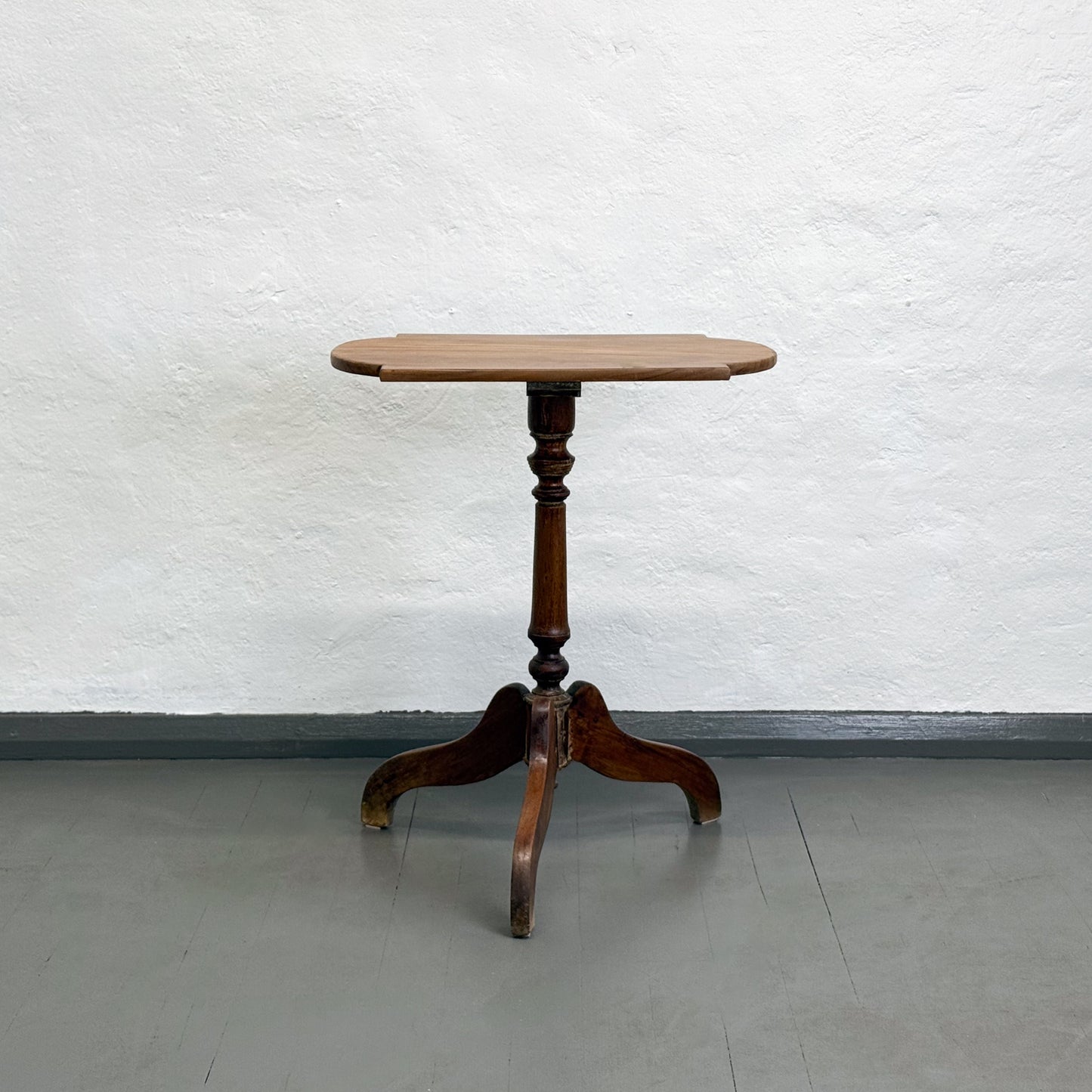 Oval Pedestal Table