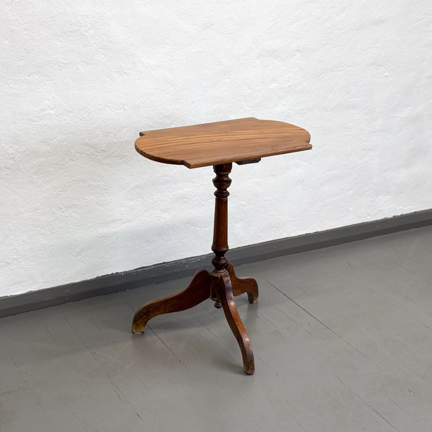 Oval Pedestal Table