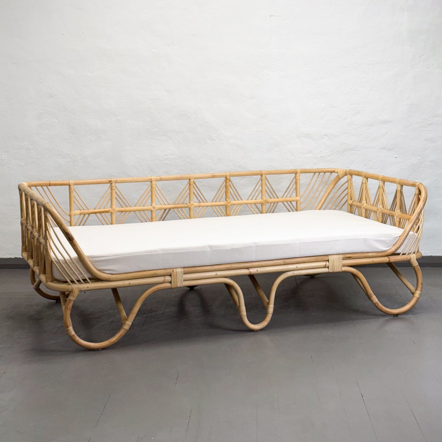 Cane Diamond Daybed