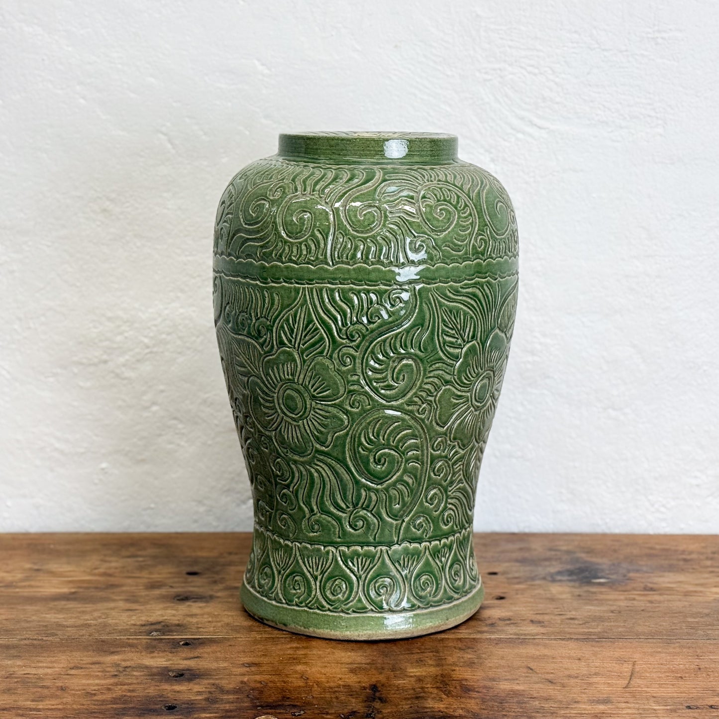 Embossed Floral Ceramic Lampbase