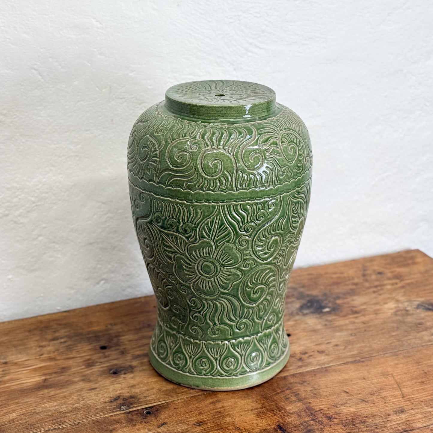 Embossed Floral Ceramic Lampbase