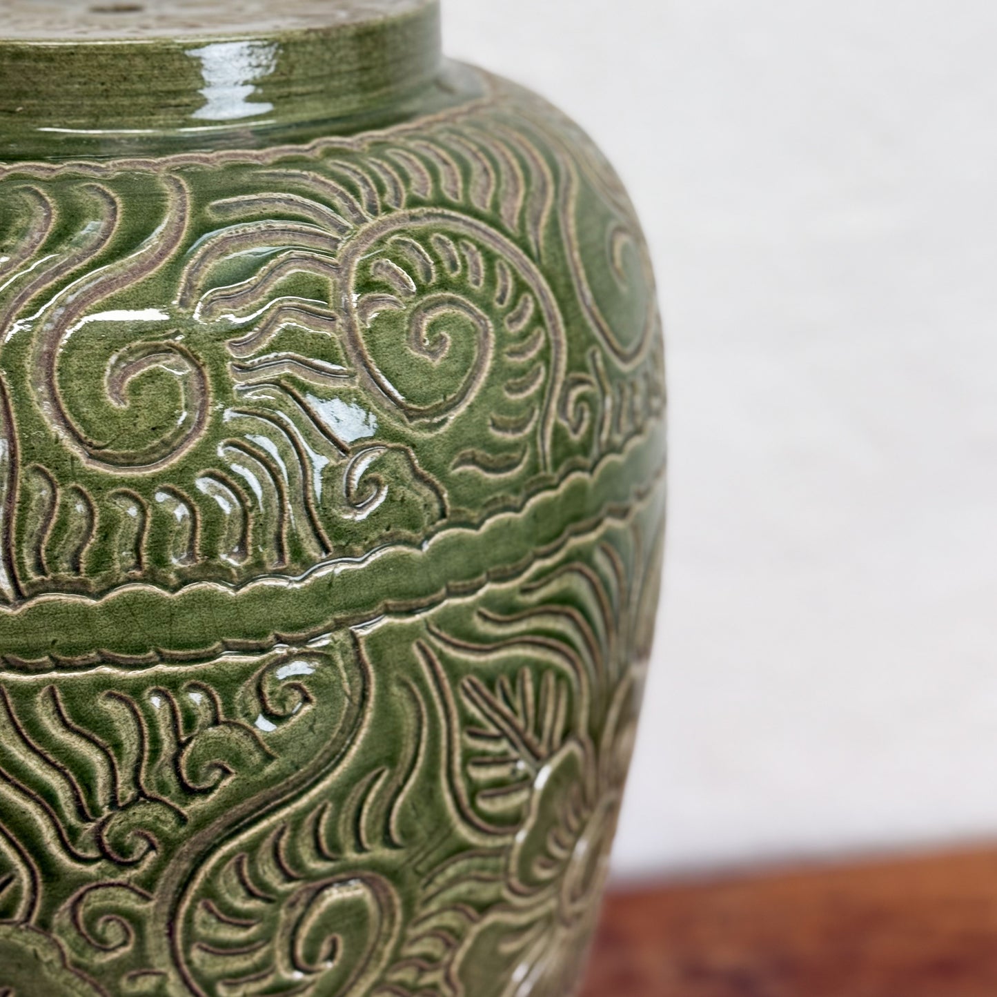 Embossed Floral Ceramic Lampbase