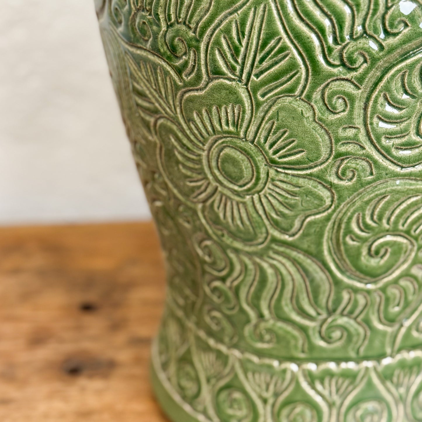 Embossed Floral Ceramic Lampbase