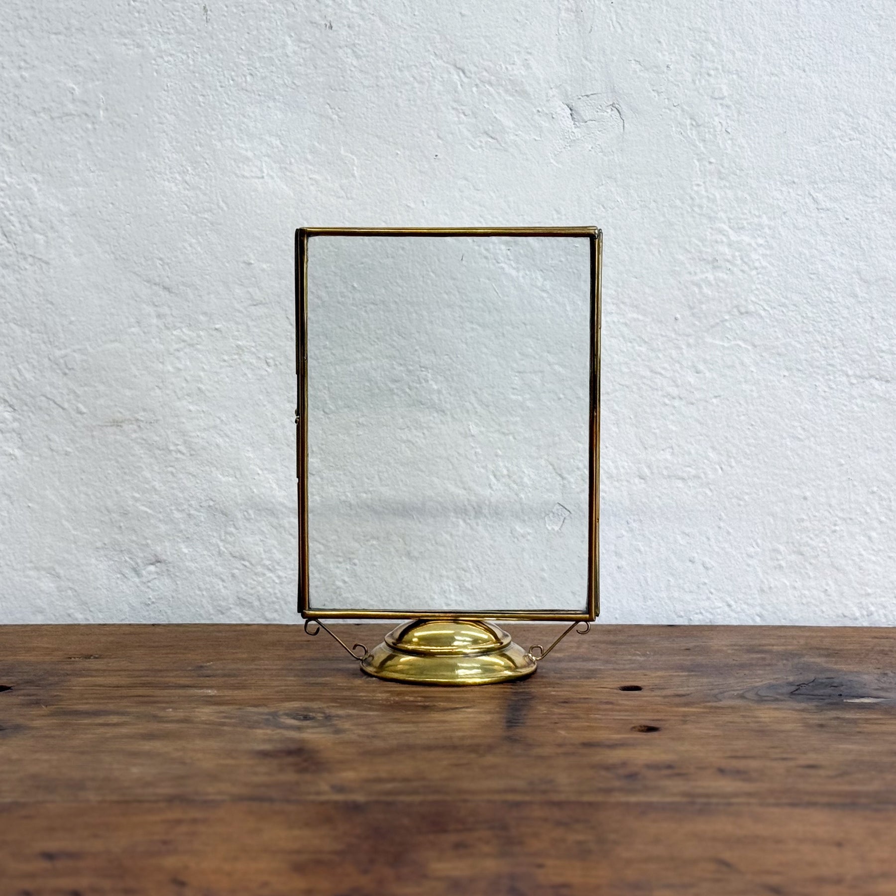 Standing Floating Frame