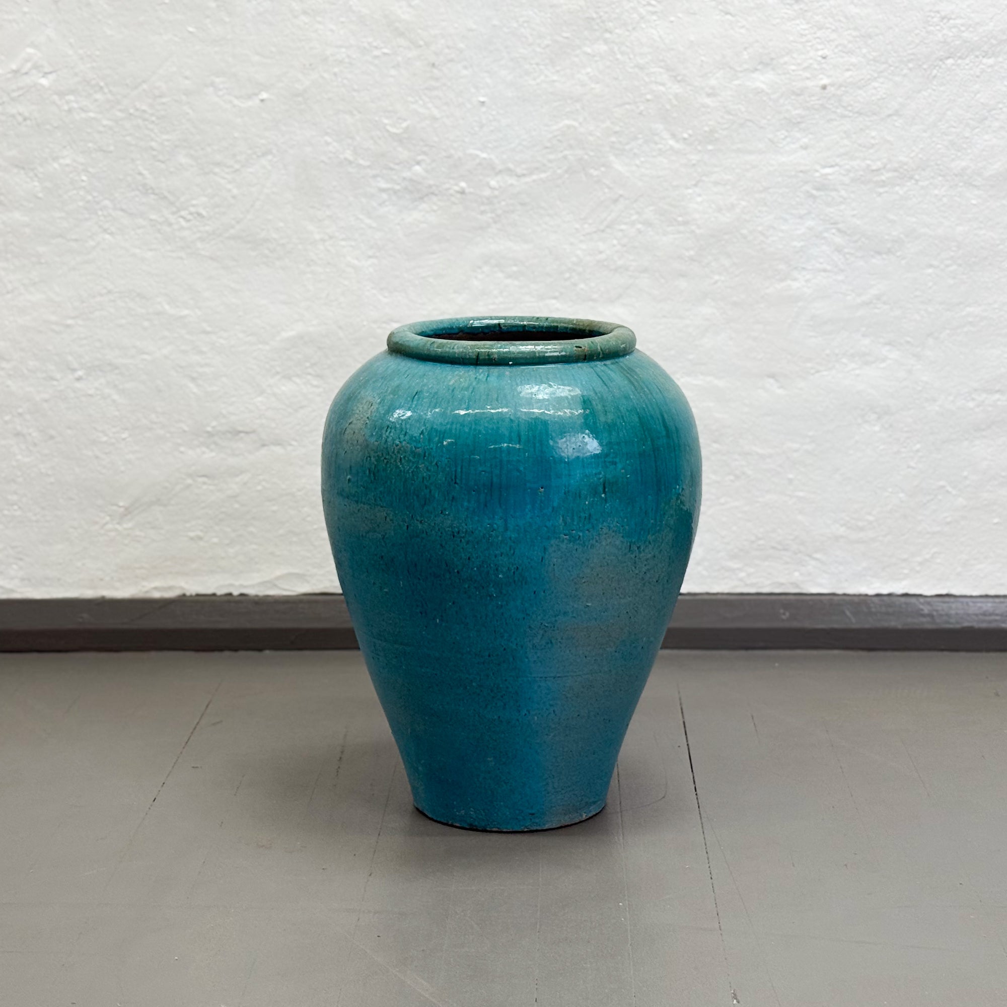 Large Simple Turquoise Pot