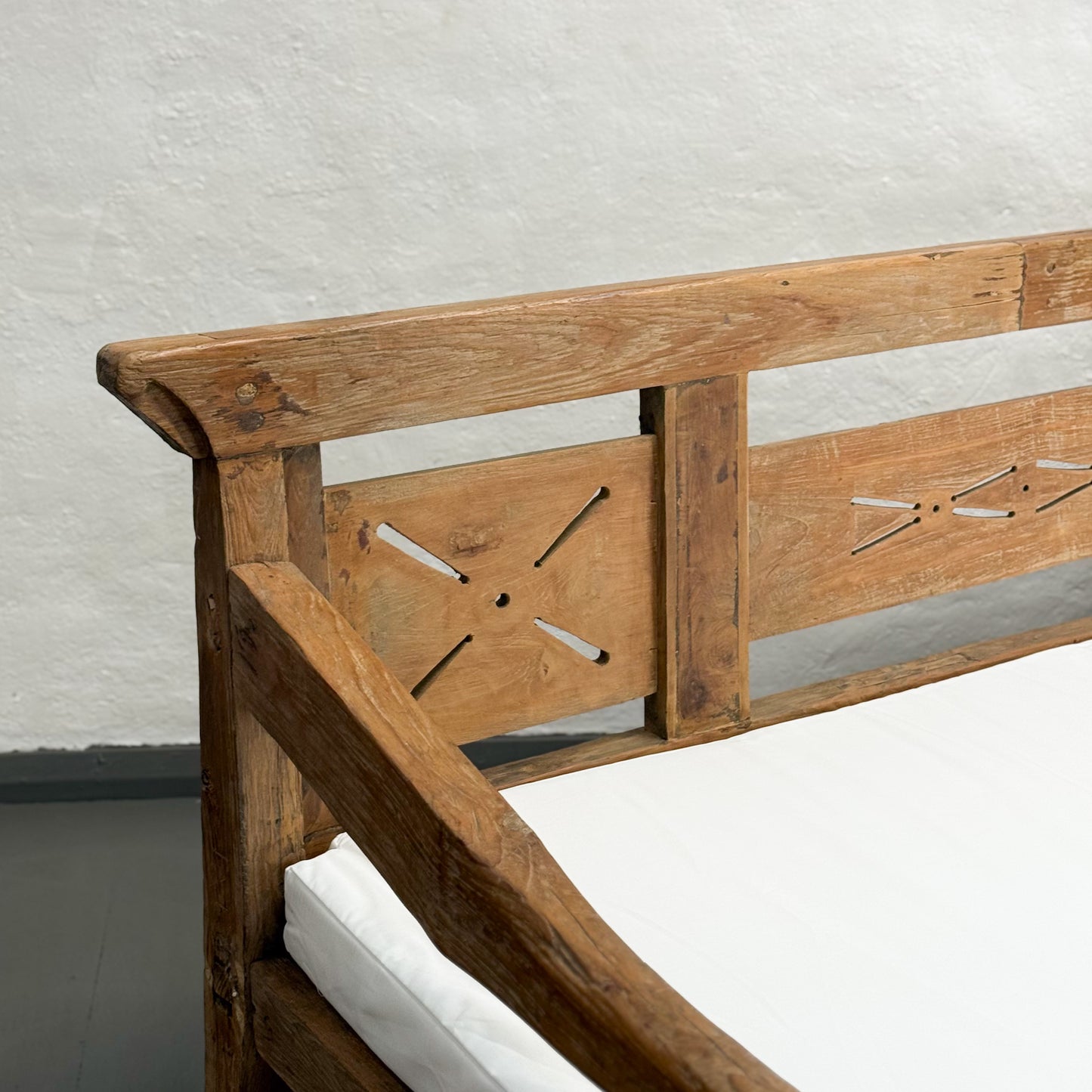 Large Vintage Carved Day Bed