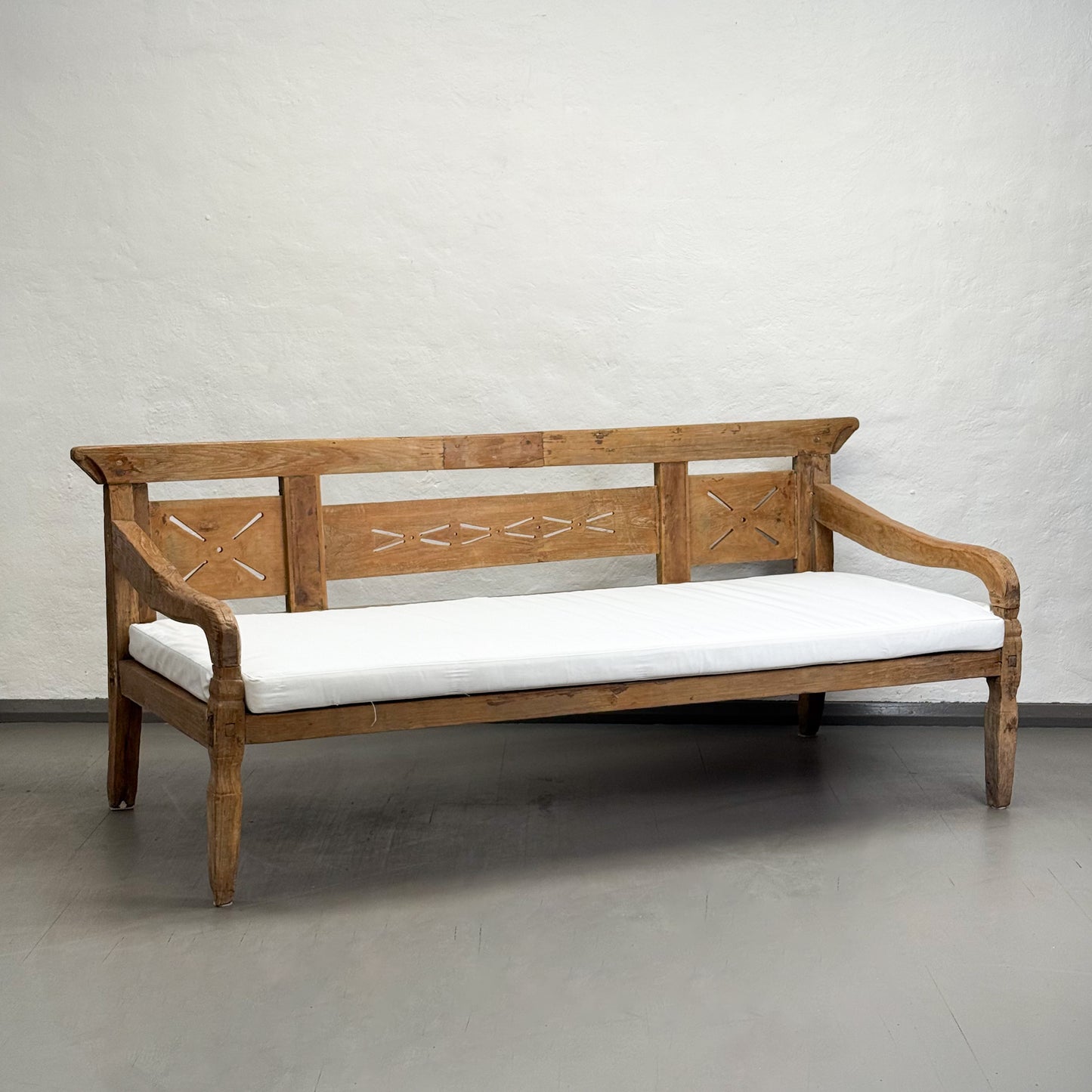 Large Vintage Carved Day Bed