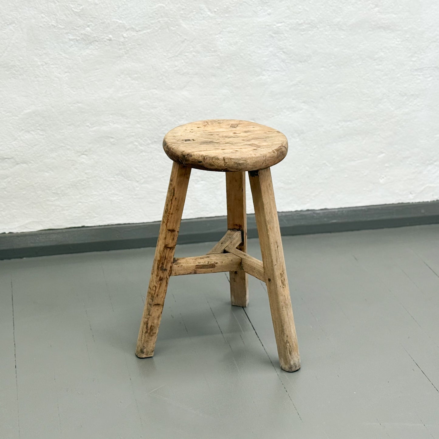 Round Workers Stool II
