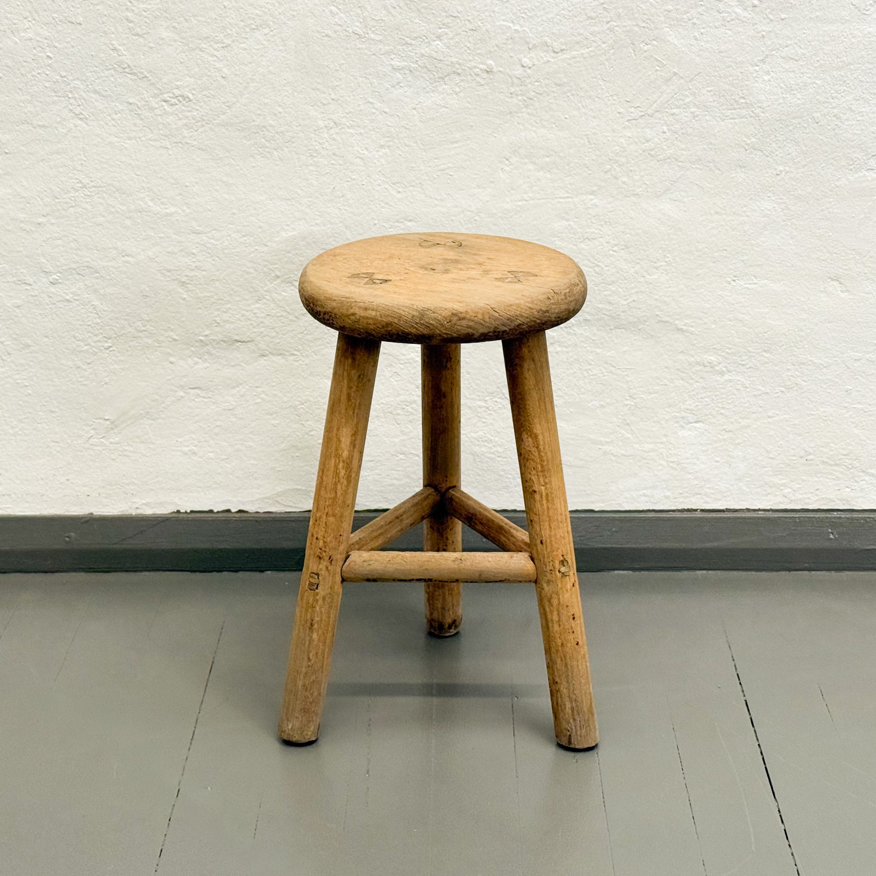 Round Workers Stool III