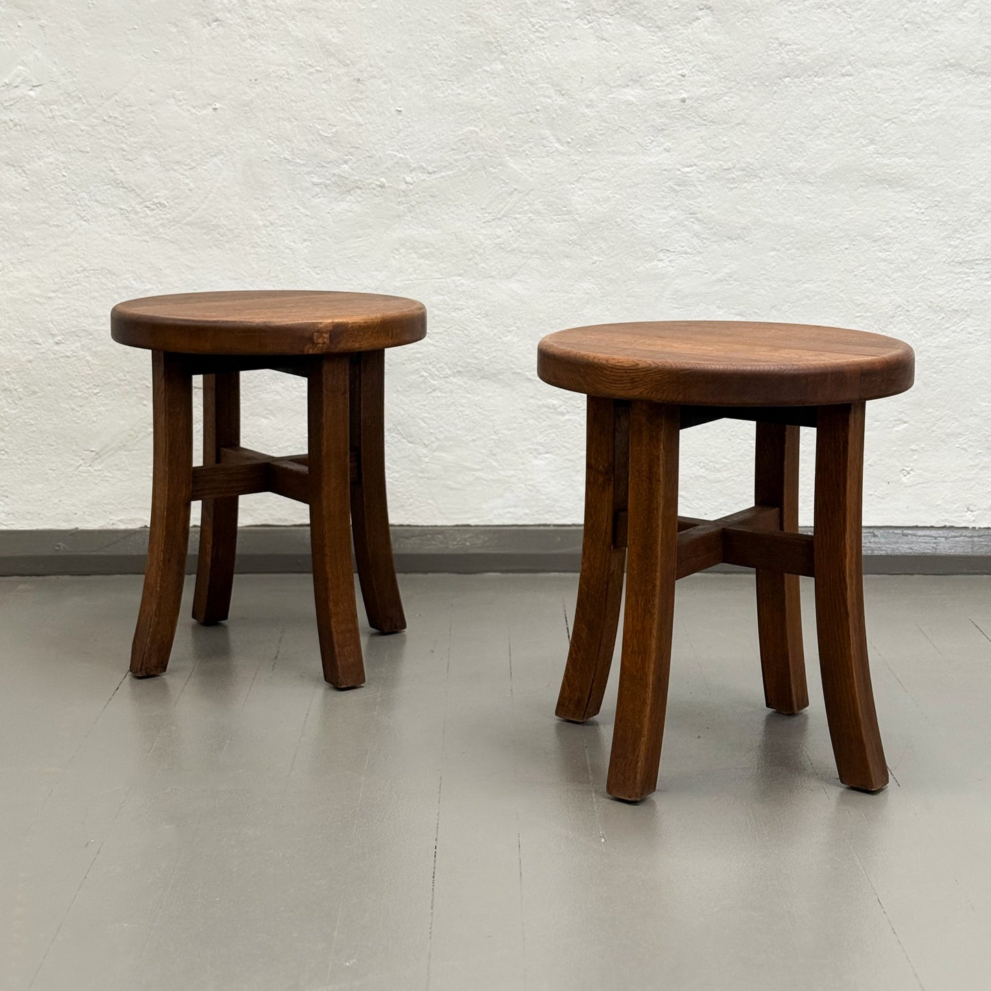 Round Curved Leg Stool